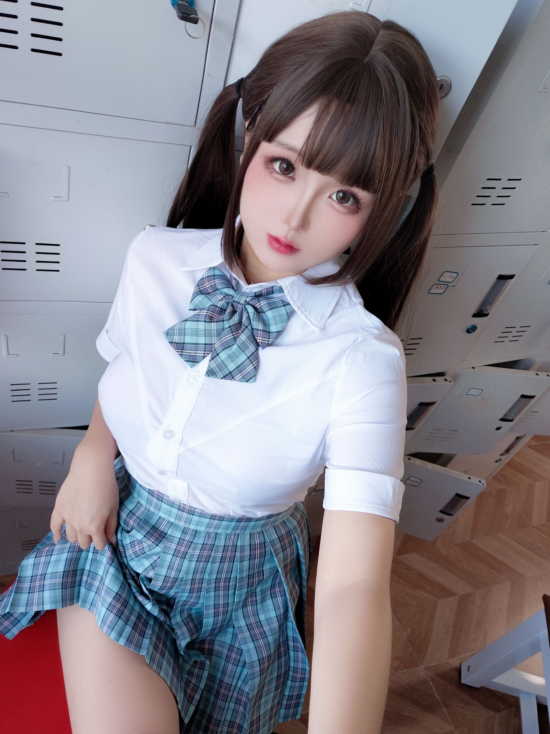 Cosplay日奈娇 - 更衣室