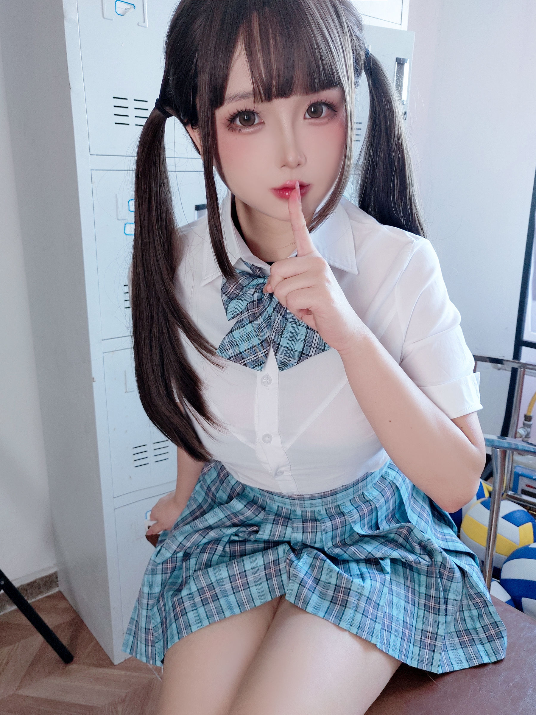 Cosplay日奈娇 - 更衣室