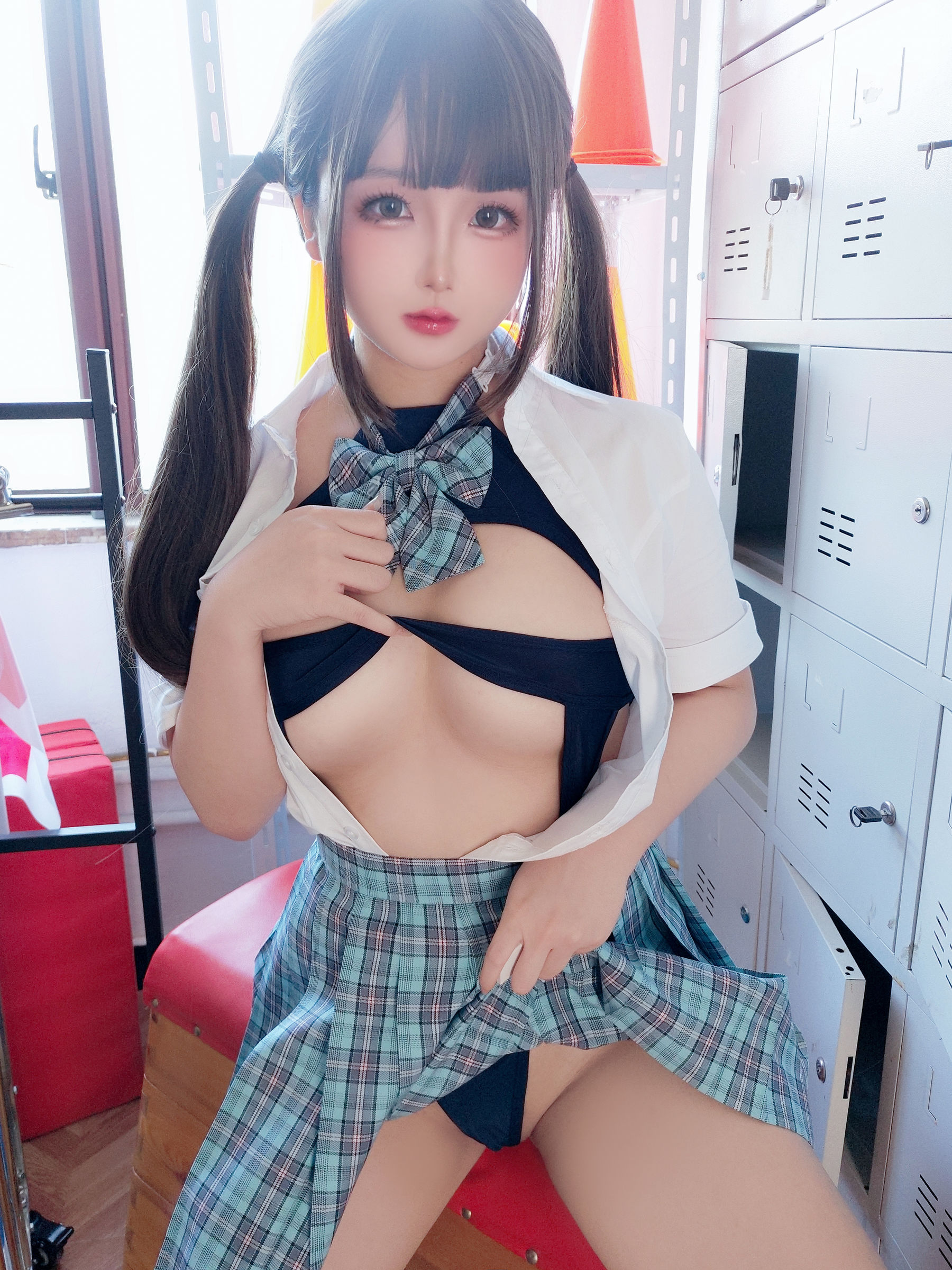 Cosplay日奈娇 - 更衣室