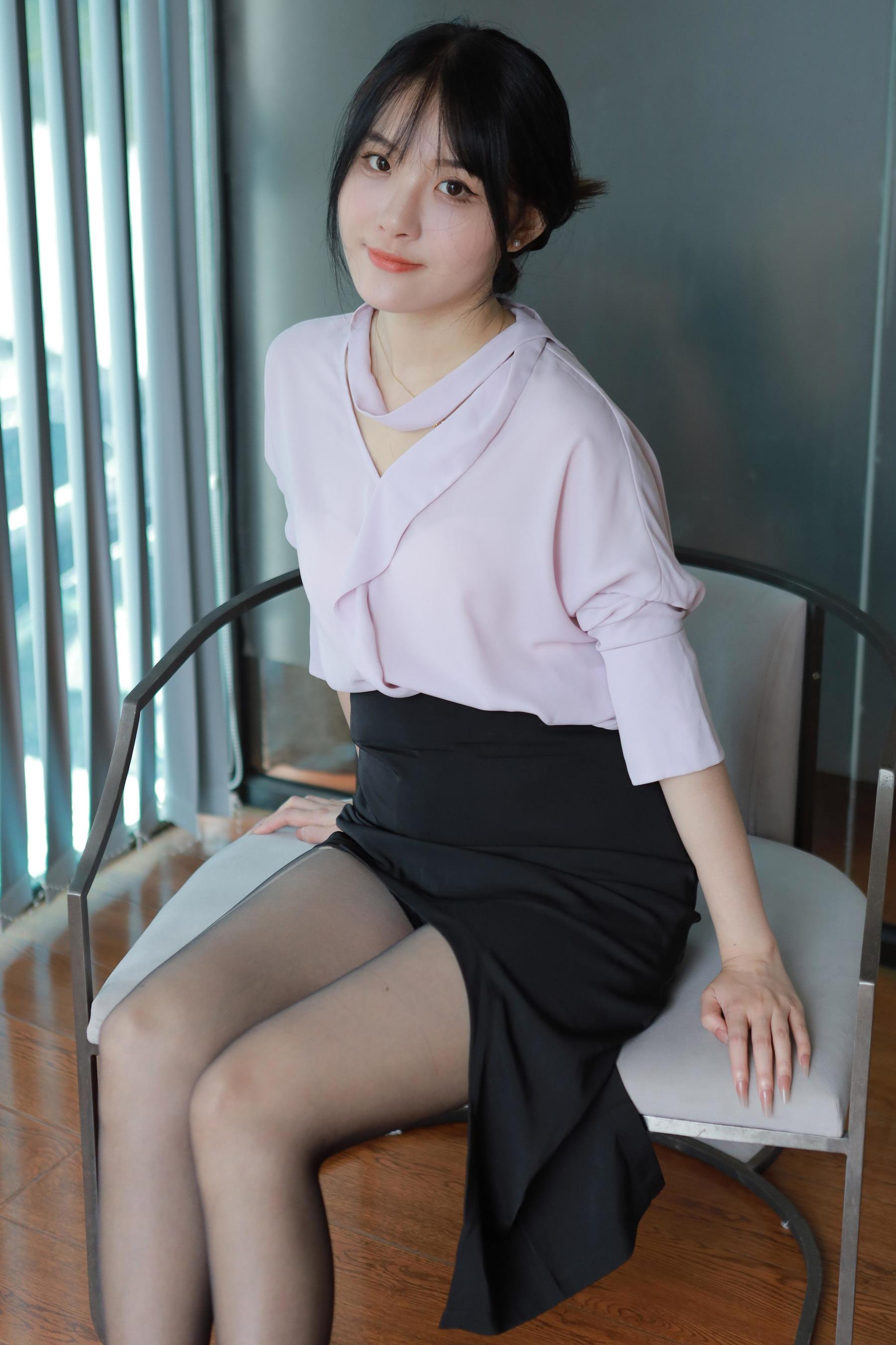 IESS异思趣向 - 模特： 婉萍 《职业黑丝》