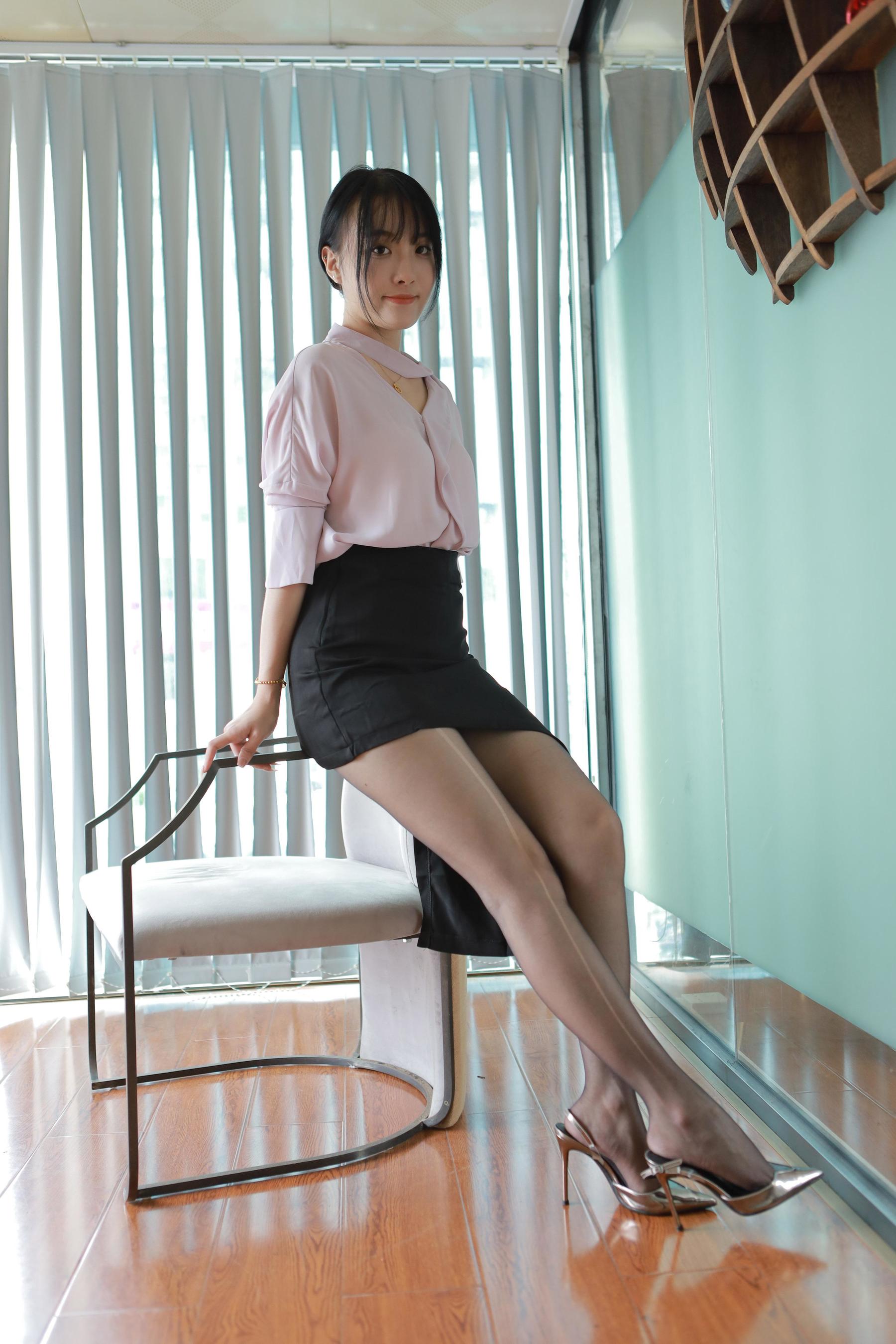IESS异思趣向 - 模特： 婉萍 《职业黑丝》