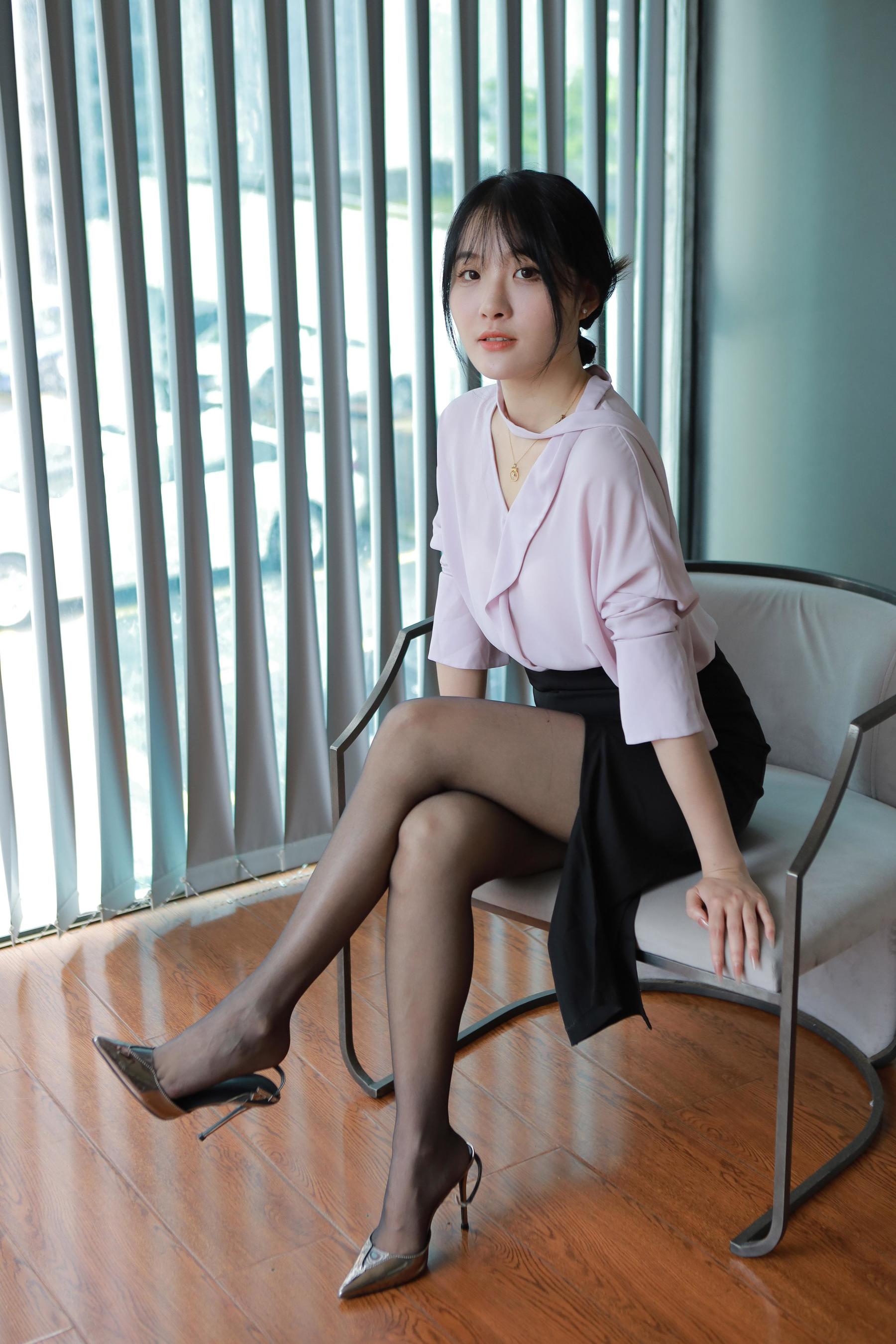 IESS异思趣向 - 模特： 婉萍 《职业黑丝》