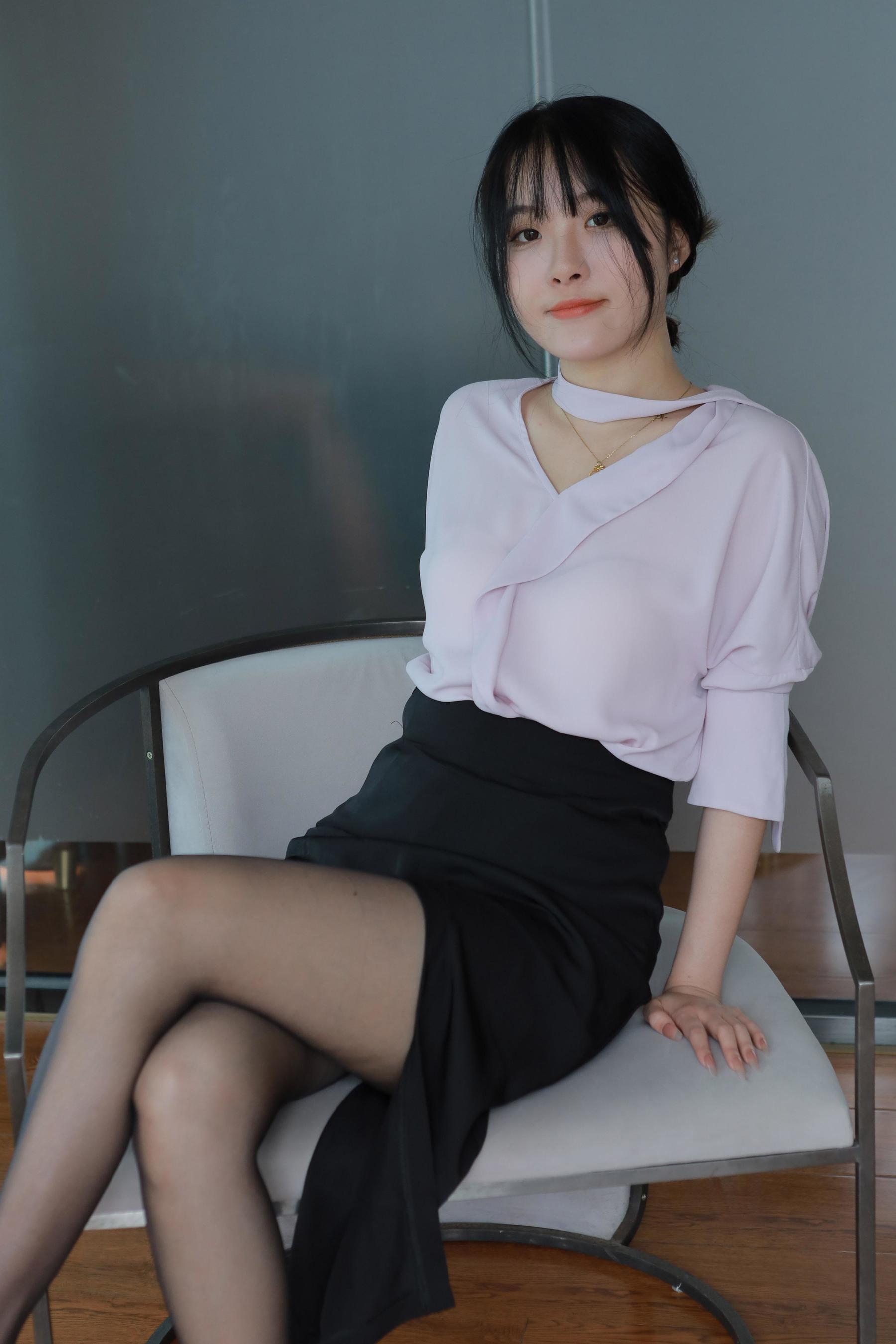 IESS异思趣向 - 模特： 婉萍 《职业黑丝》