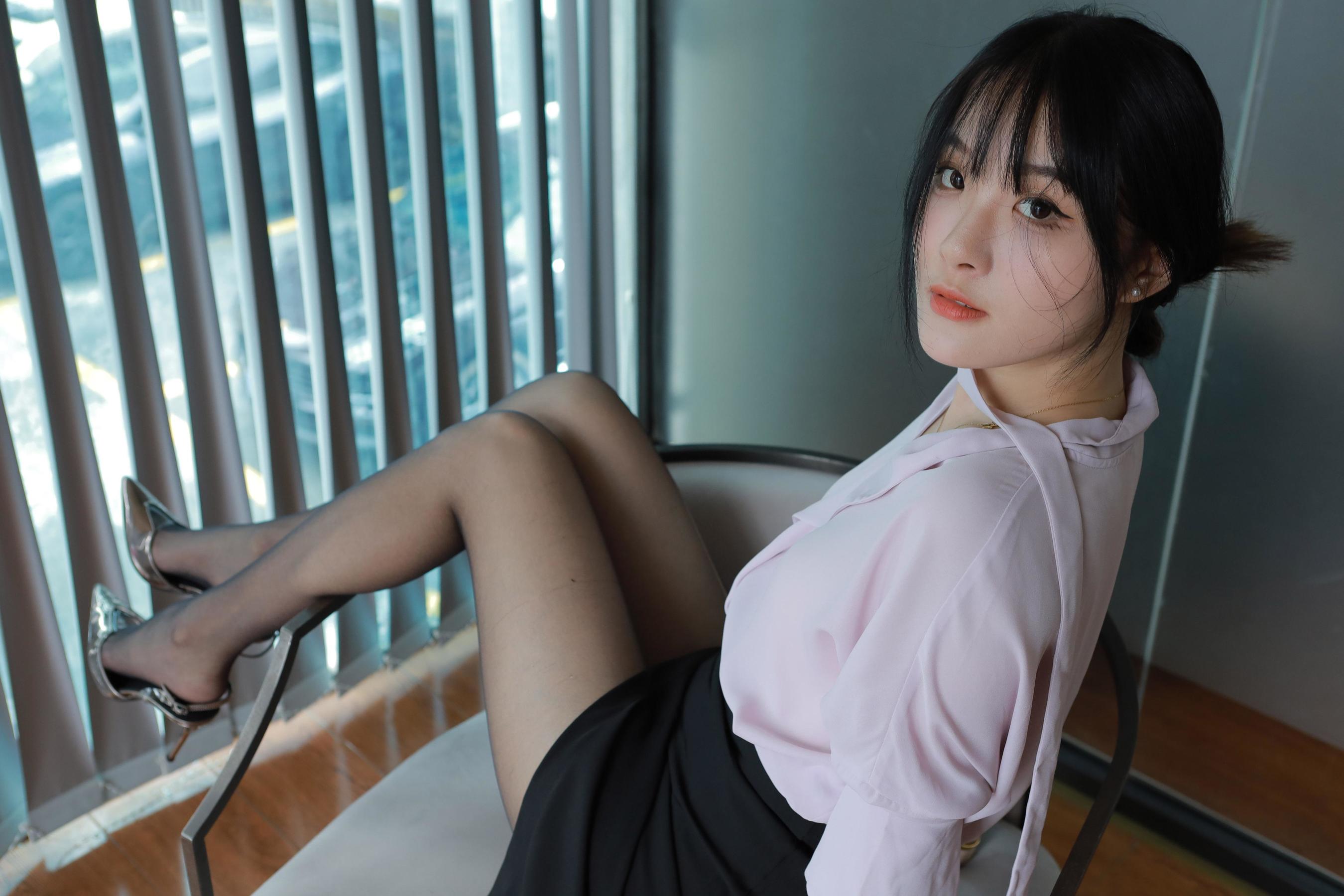 IESS异思趣向 - 模特： 婉萍 《职业黑丝》