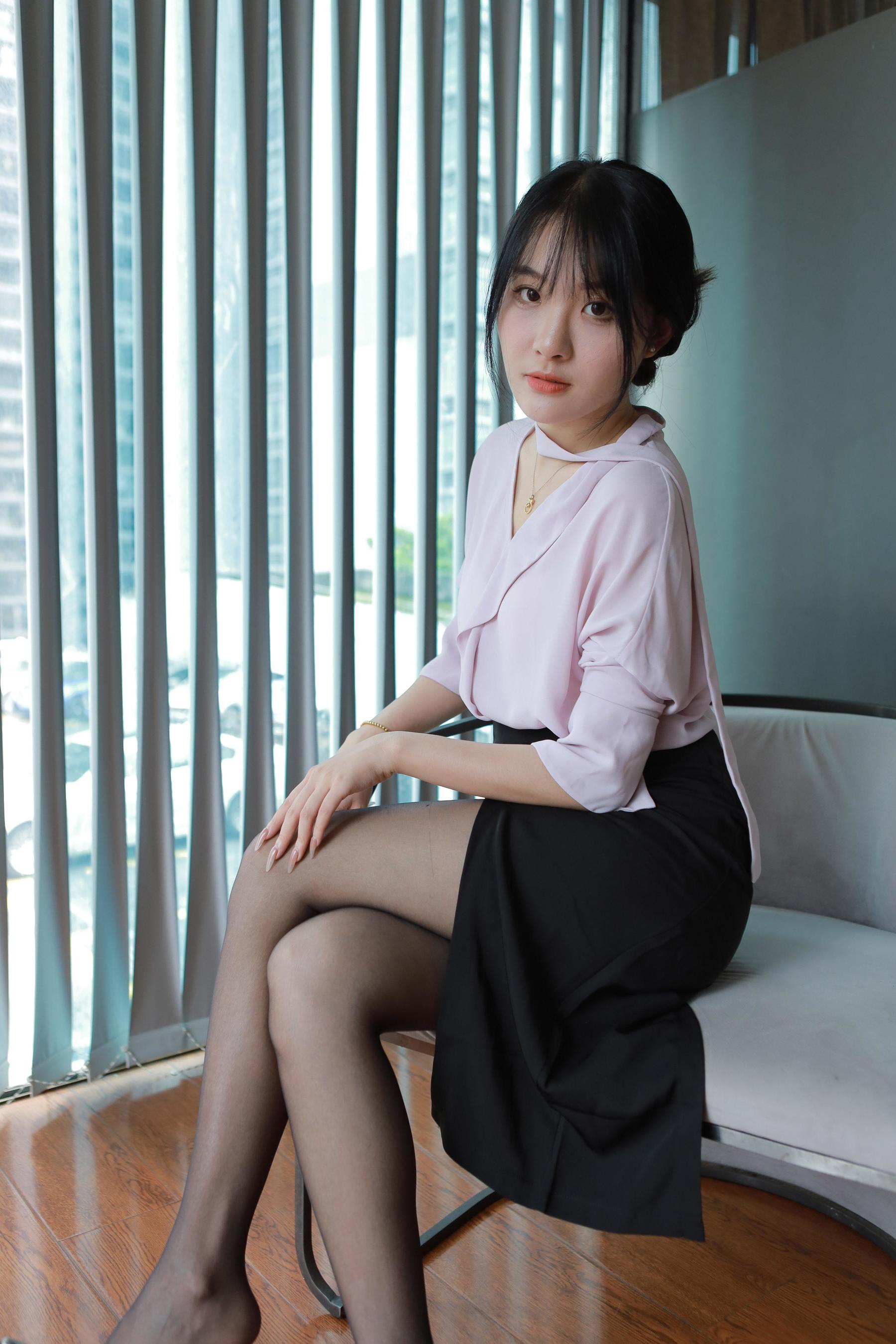 IESS异思趣向 - 模特： 婉萍 《职业黑丝》