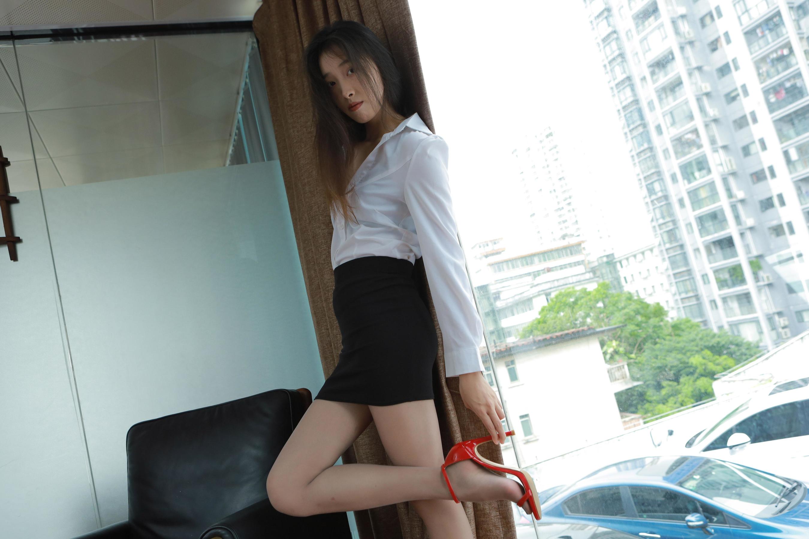 IESS异思趣向 - 模特： 小九 《OL装（下）》