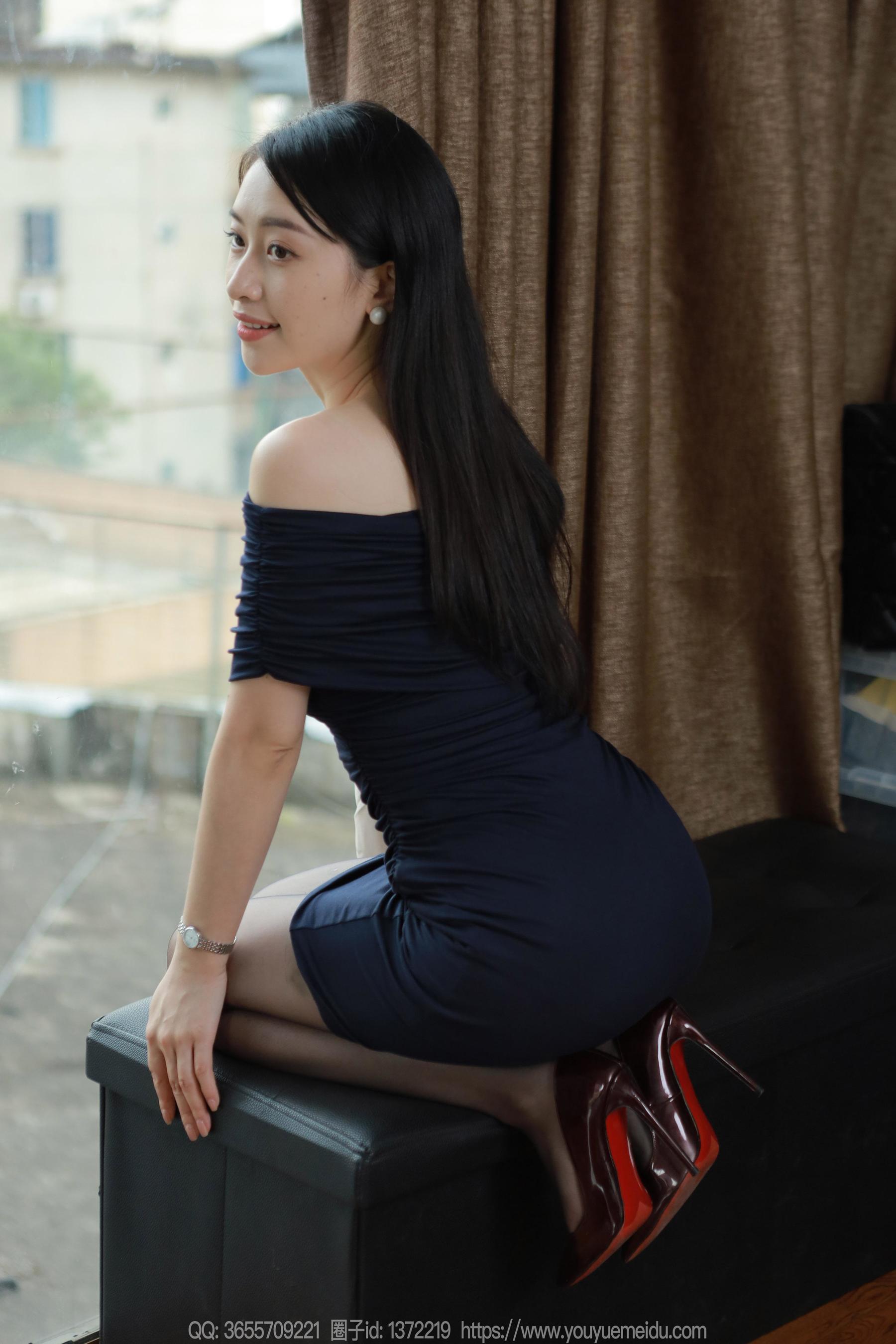IESS异思趣向 - 模特： 小婕 《一字肩包臀裙》