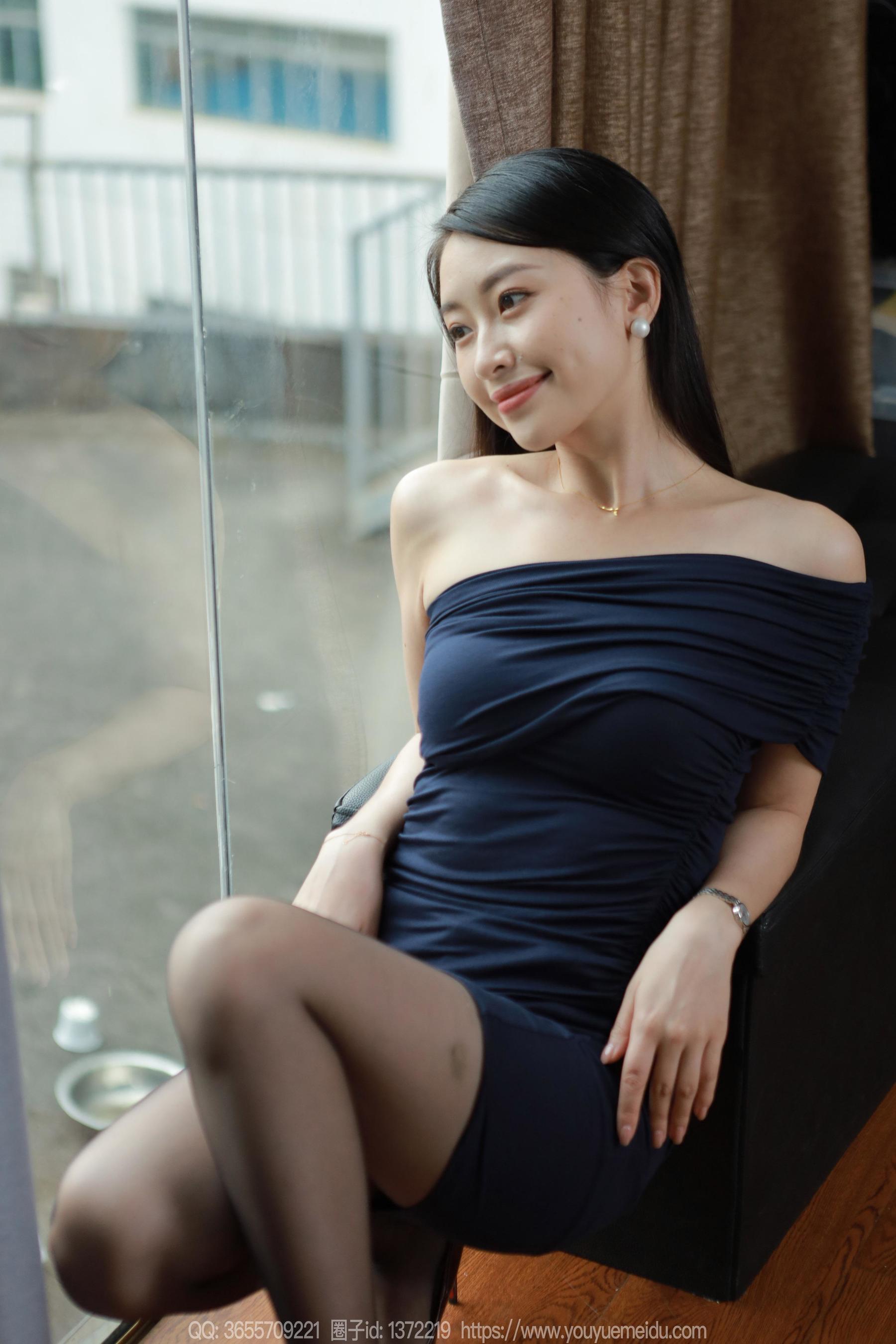 IESS异思趣向 - 模特： 小婕 《一字肩包臀裙》