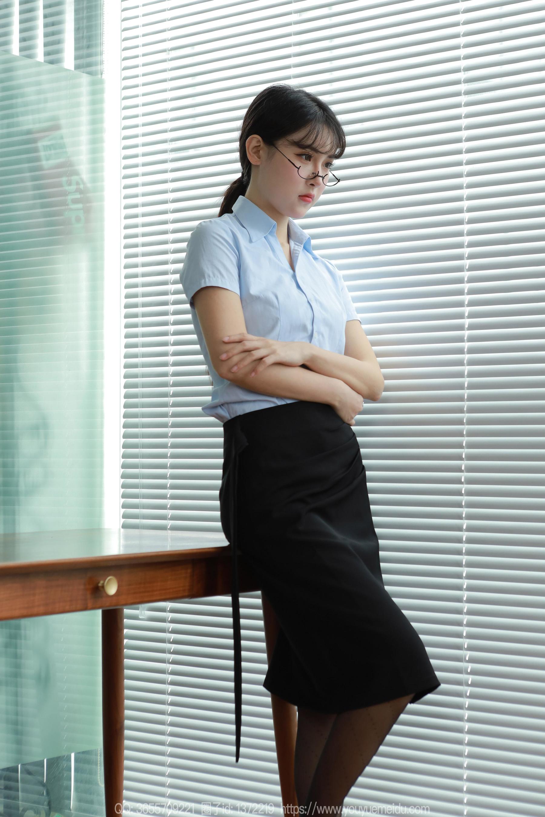 IESS异思趣向 - 模特： 小宝 《迷人波点》