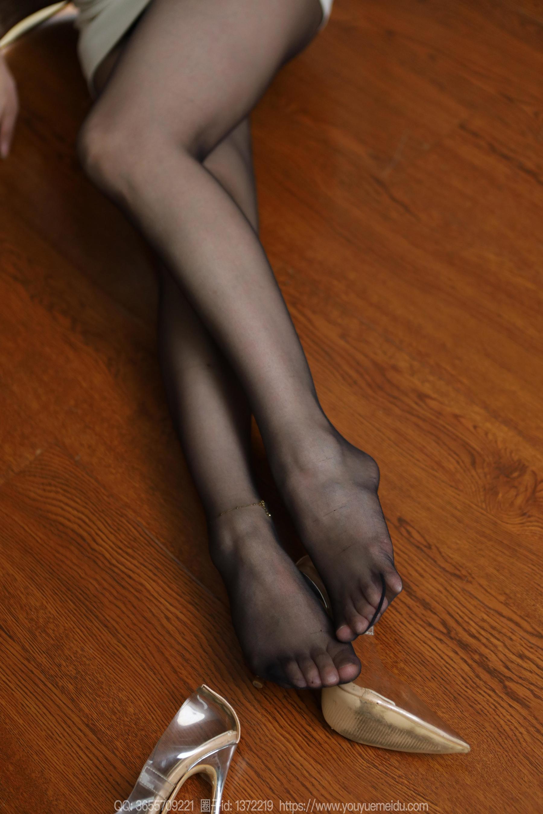 IESS异思趣向 - 模特： 秋秋 《白色吊带裙》