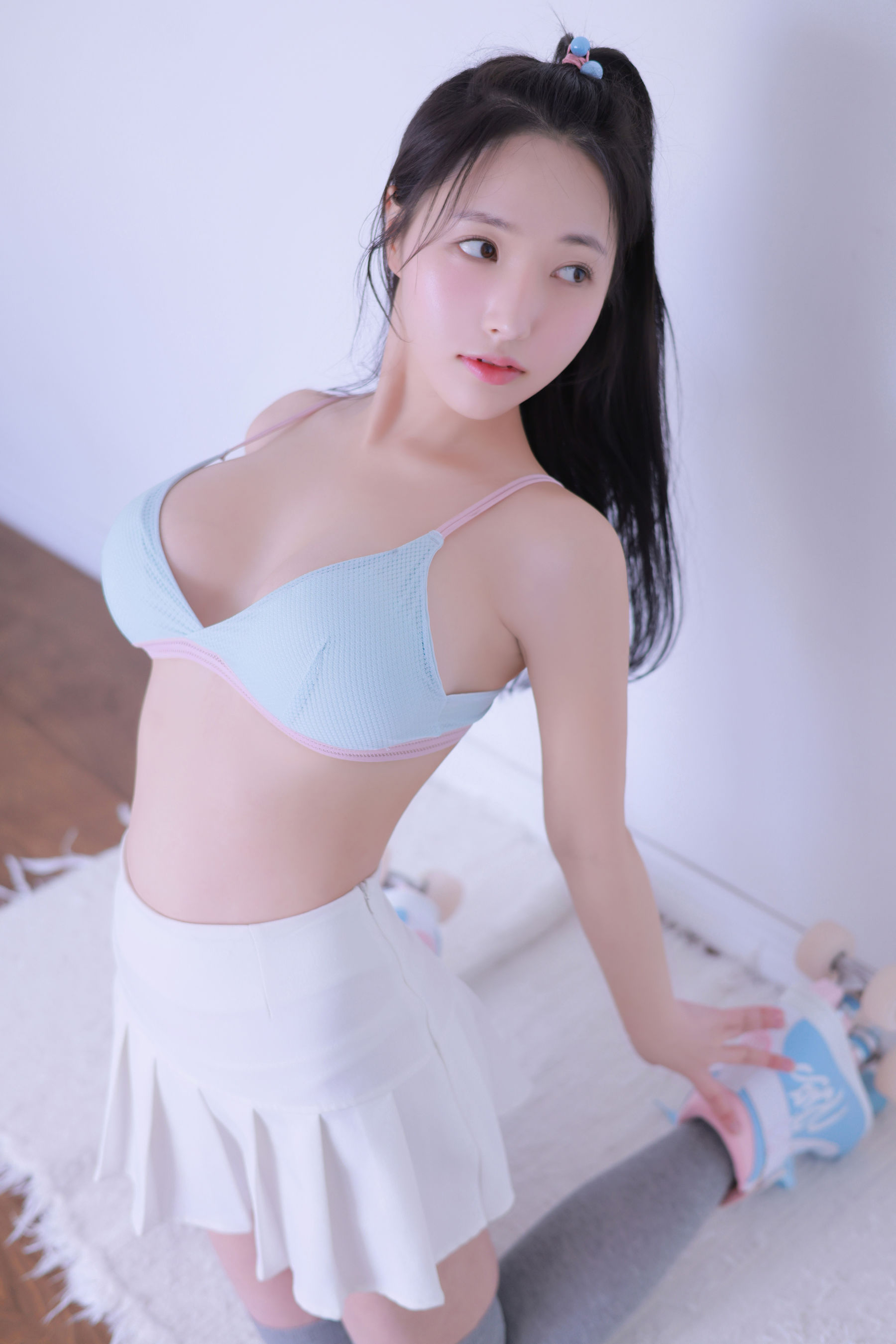 Yeonhwa - Pure white girl