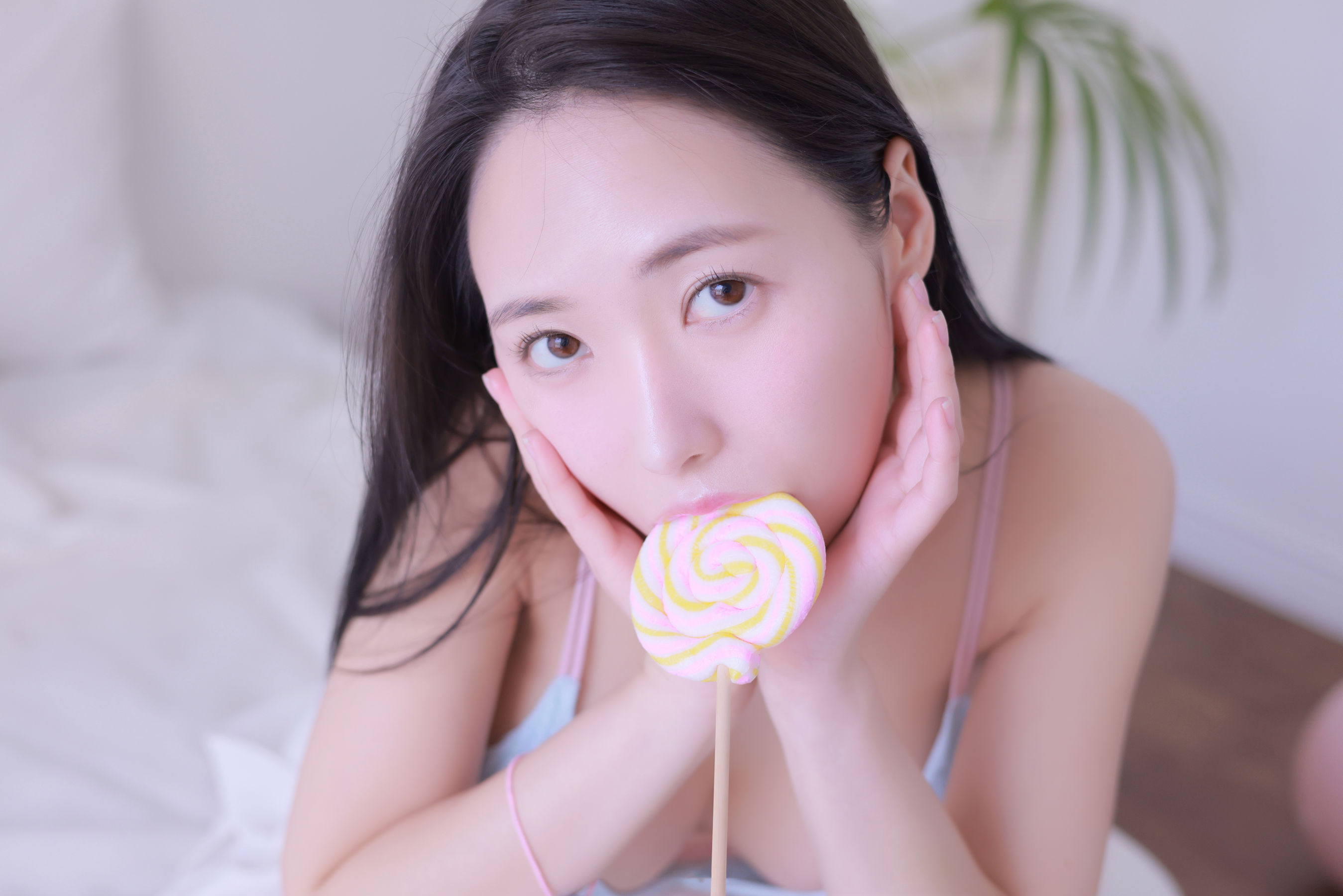 Yeonhwa - Pure white girl