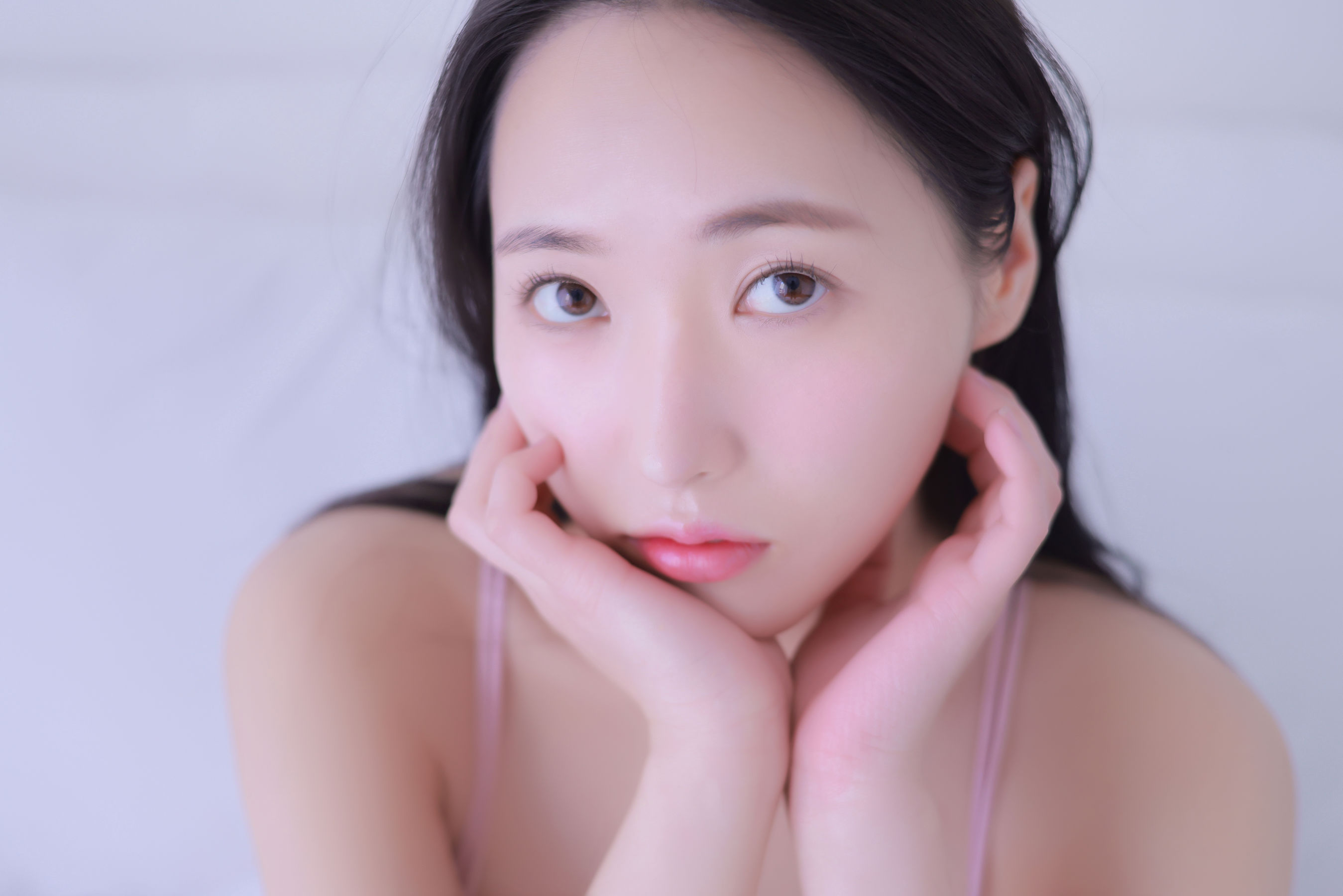 Yeonhwa - Pure white girl