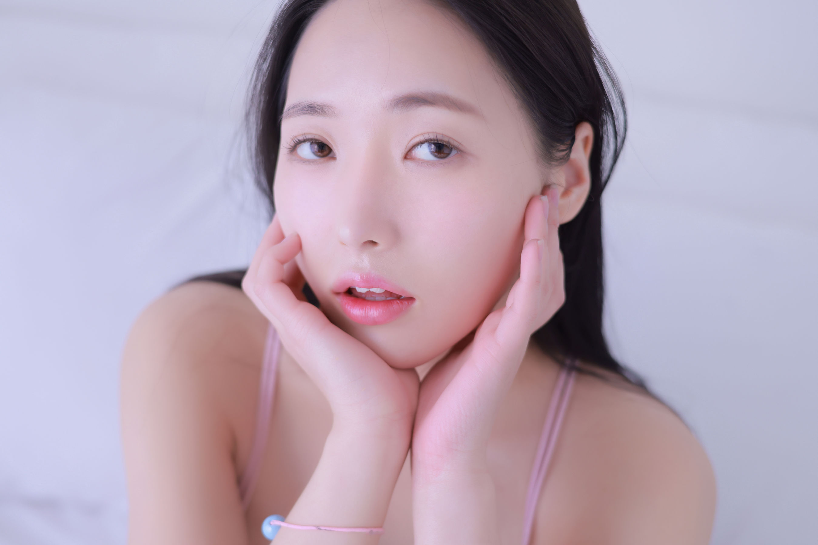 Yeonhwa - Pure white girl