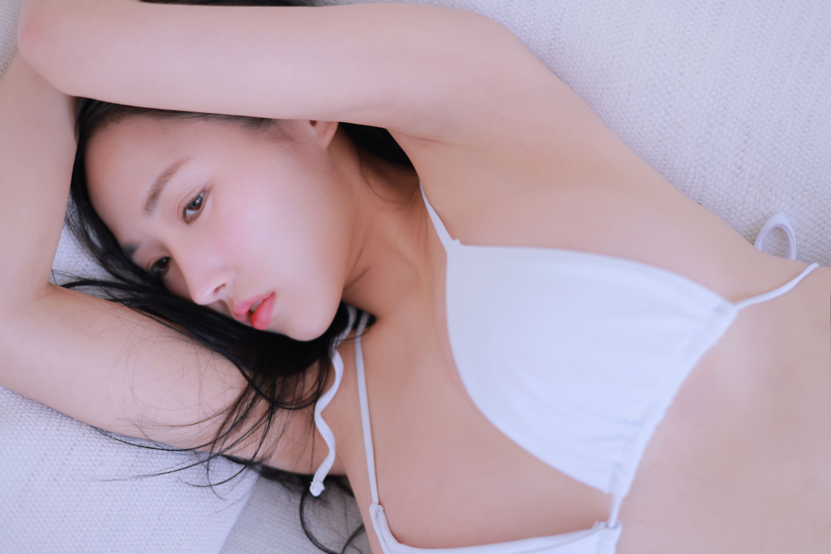 Yeonhwa - Pure white girl