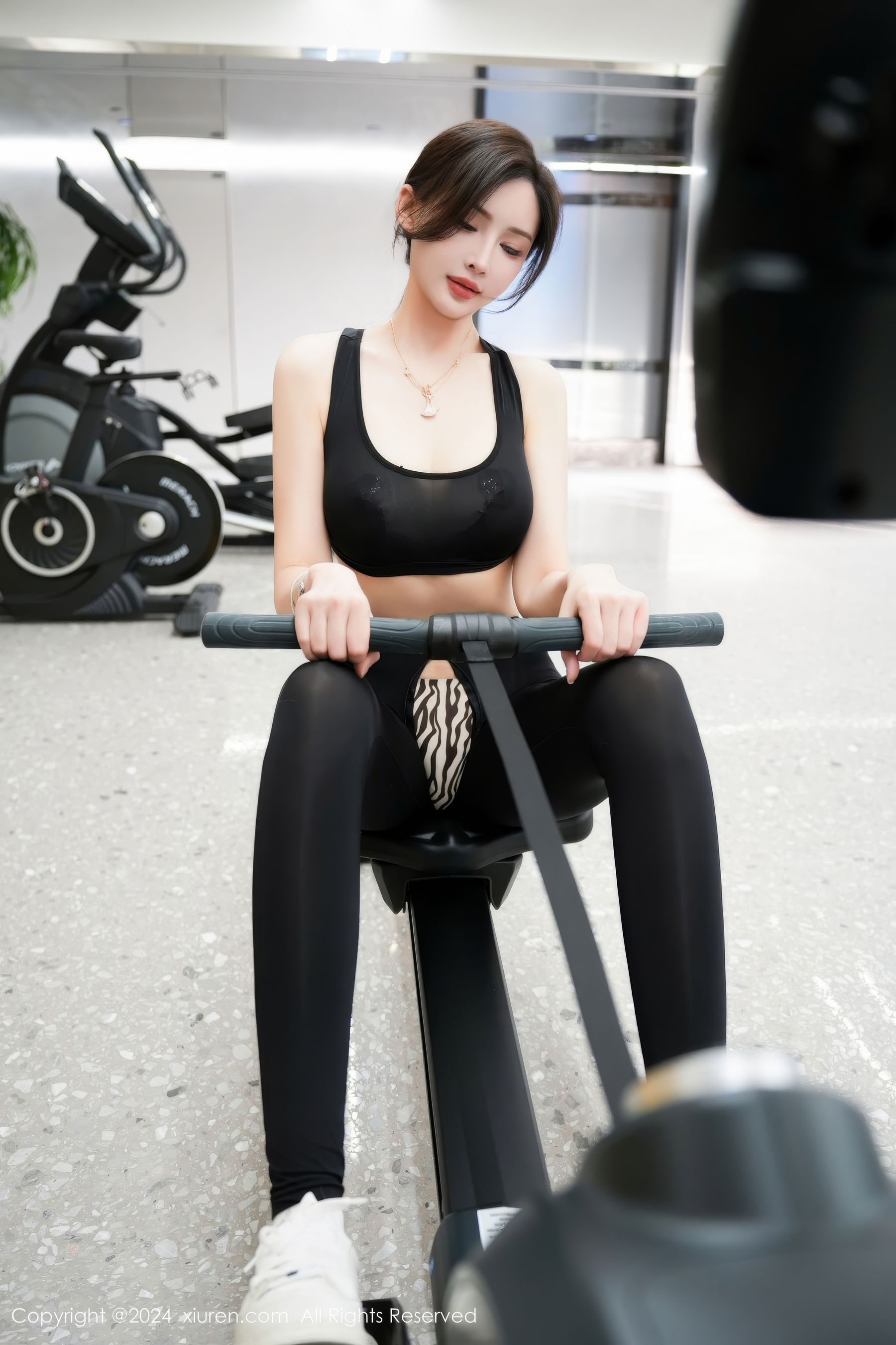 [秀人XiuRen] 2024.07.05 No.8810 Carol周妍希X