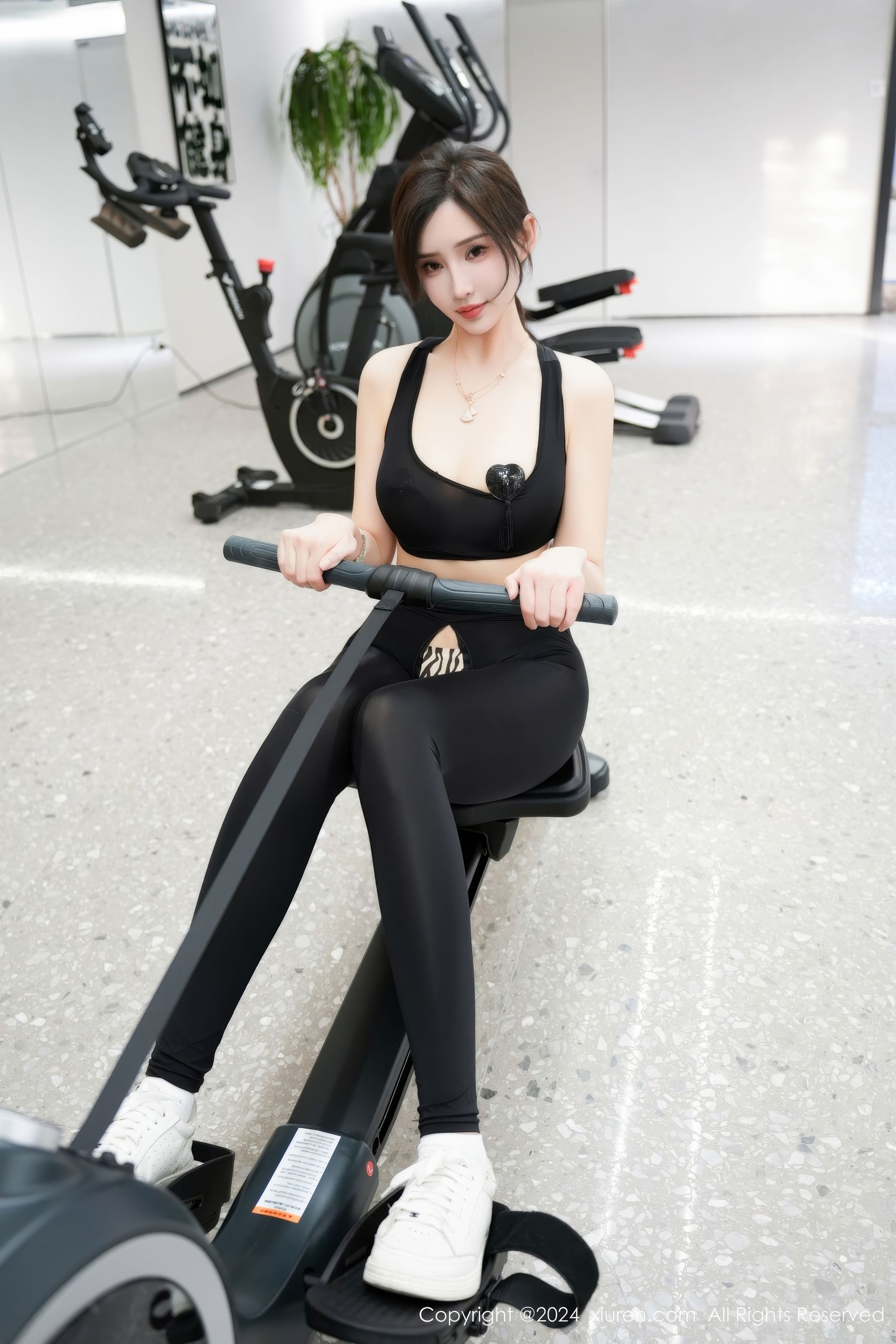 [秀人XiuRen] 2024.07.05 No.8810 Carol周妍希X