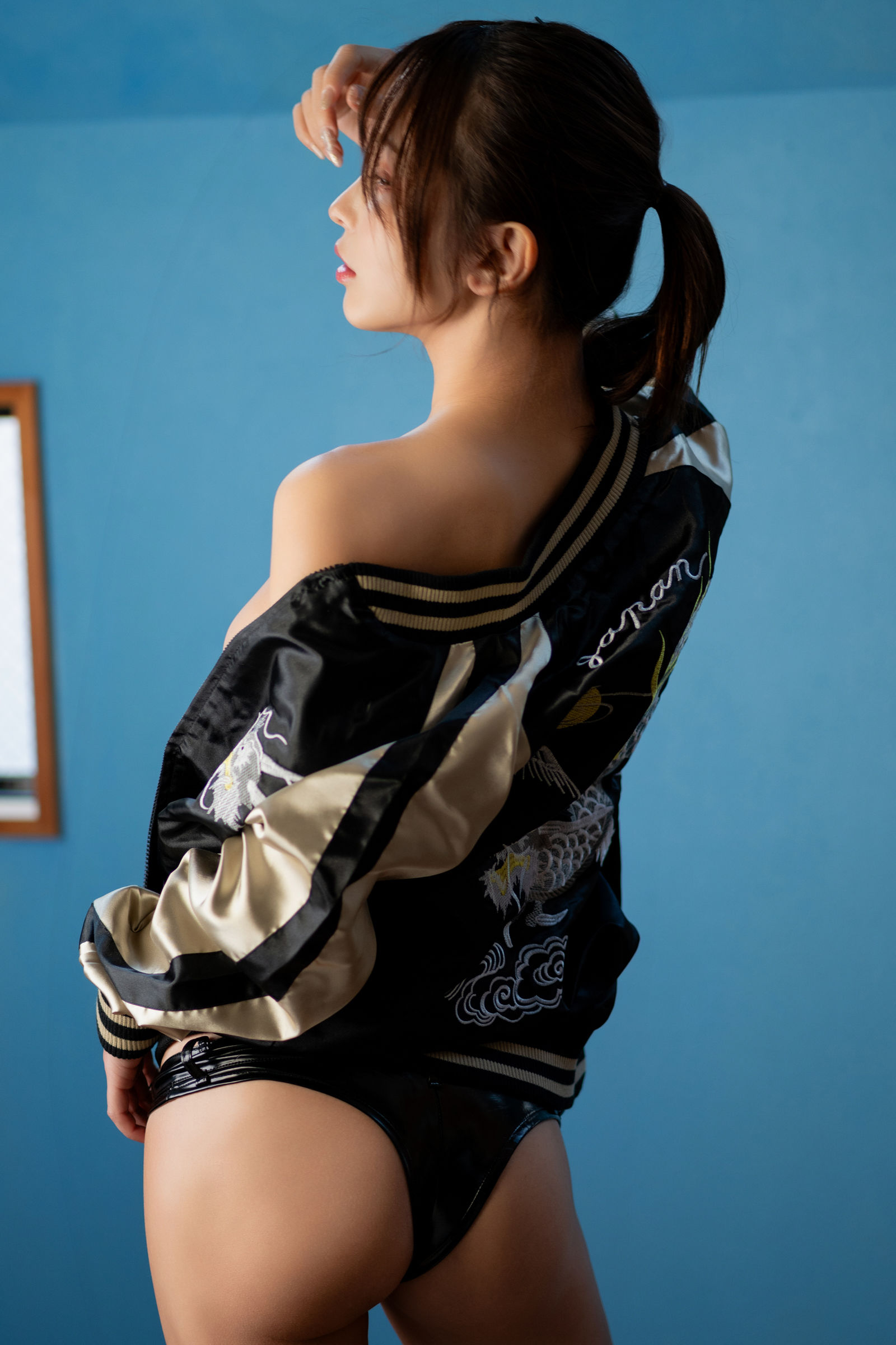 いくみ – (193iKkyu3) [Fantia] [2024.02.20] Souvenir Jacket