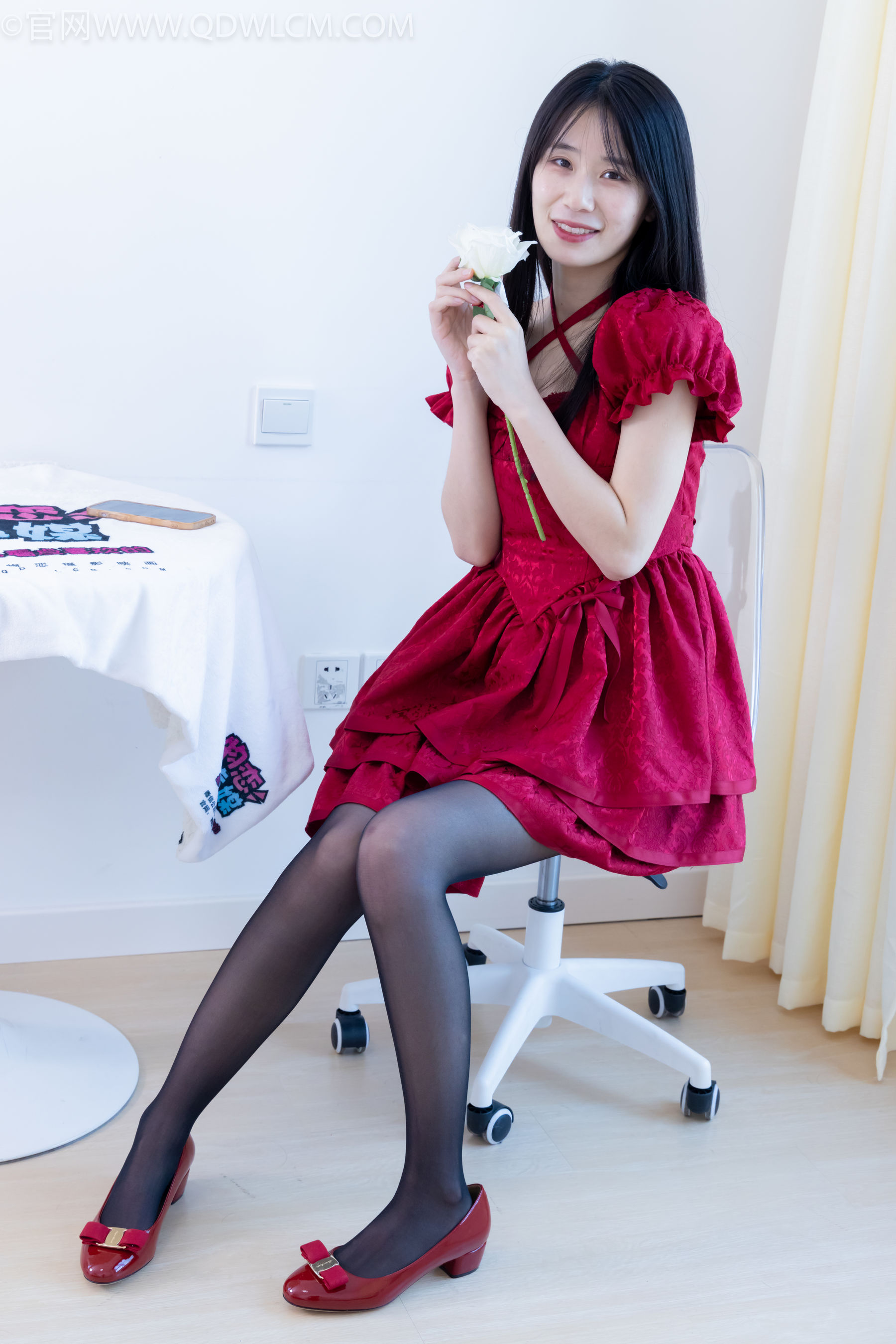 物恋传媒 No.2012 菜菜 -黑色蔷薇