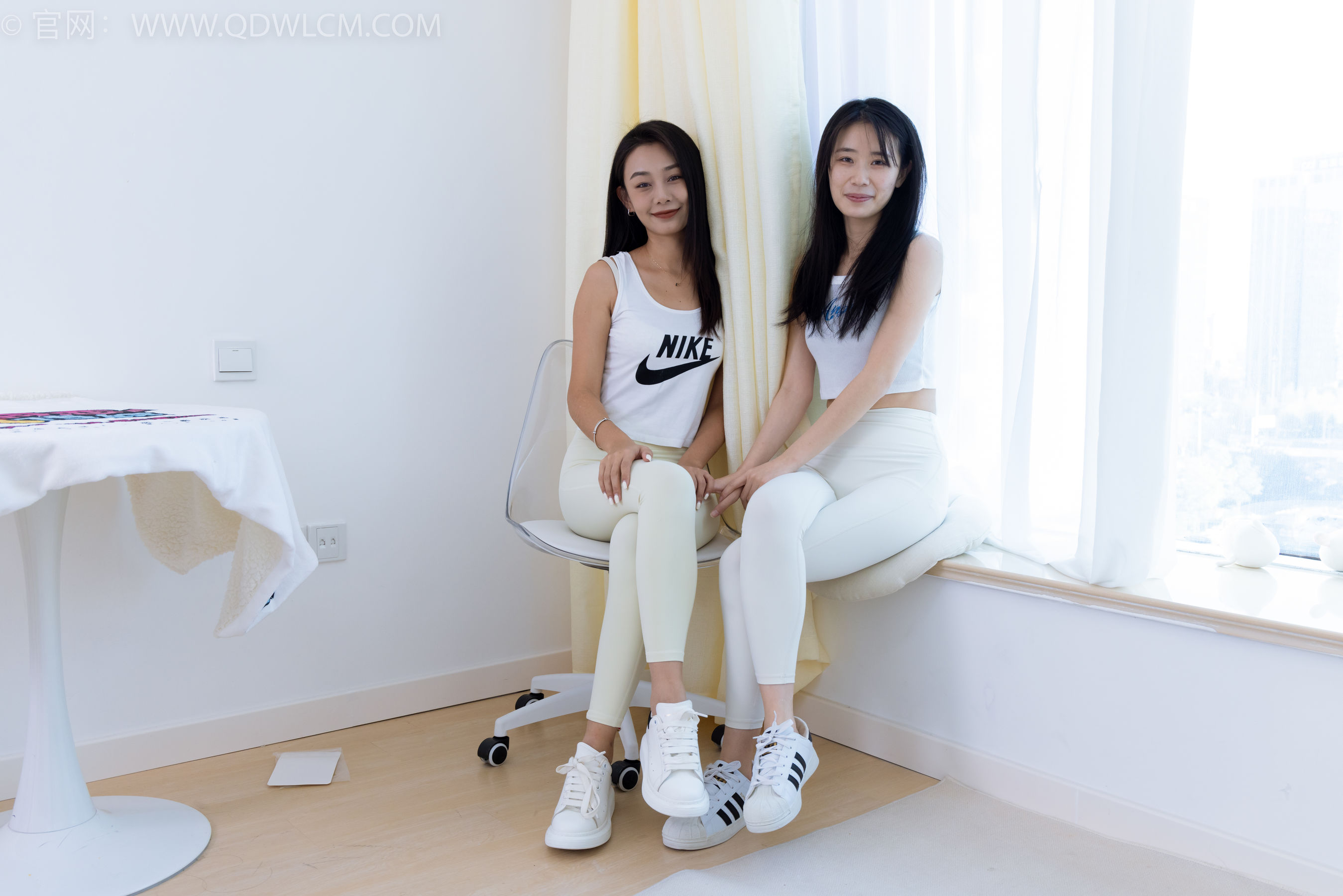 物恋传媒 No.2025 菜菜&岚岚 -追逐你的眼眸