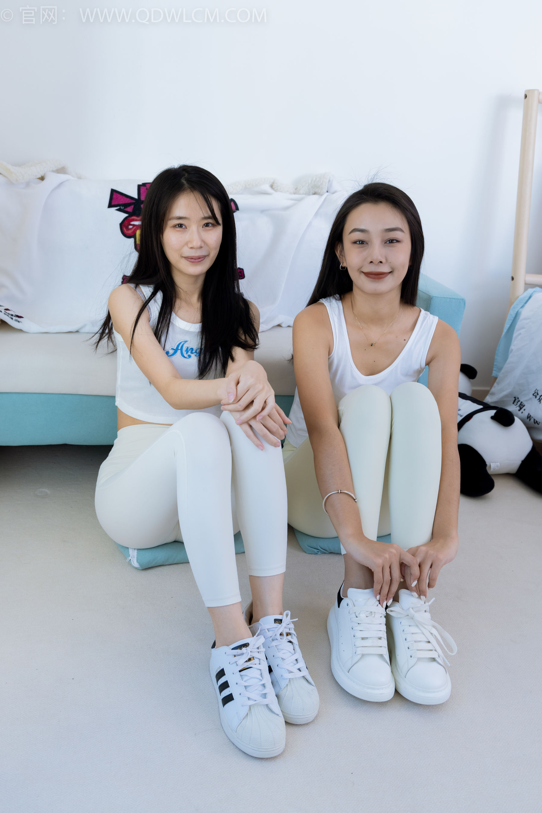 物恋传媒 No.2025 菜菜&岚岚 -追逐你的眼眸
