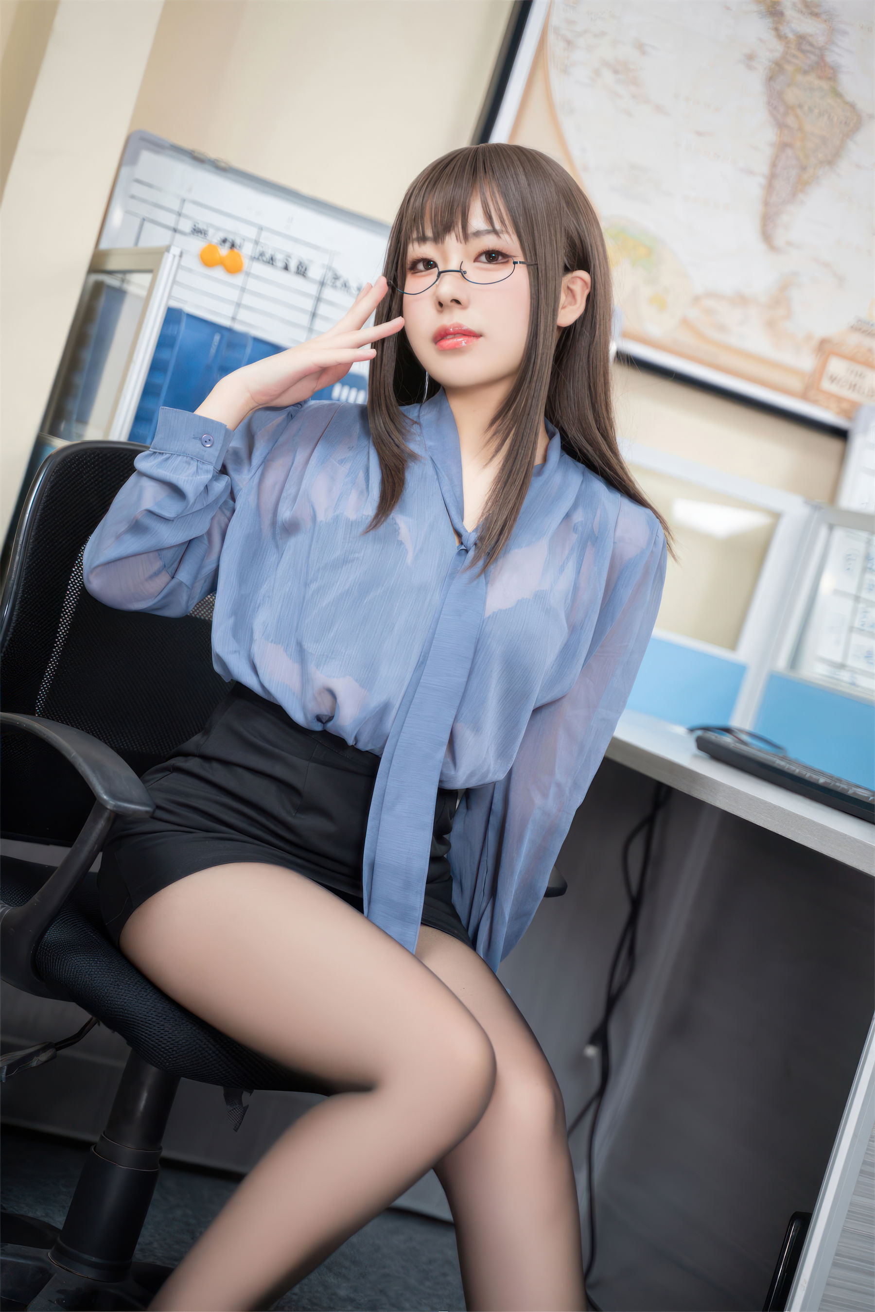 虎森森 - 黑丝眼镜娘