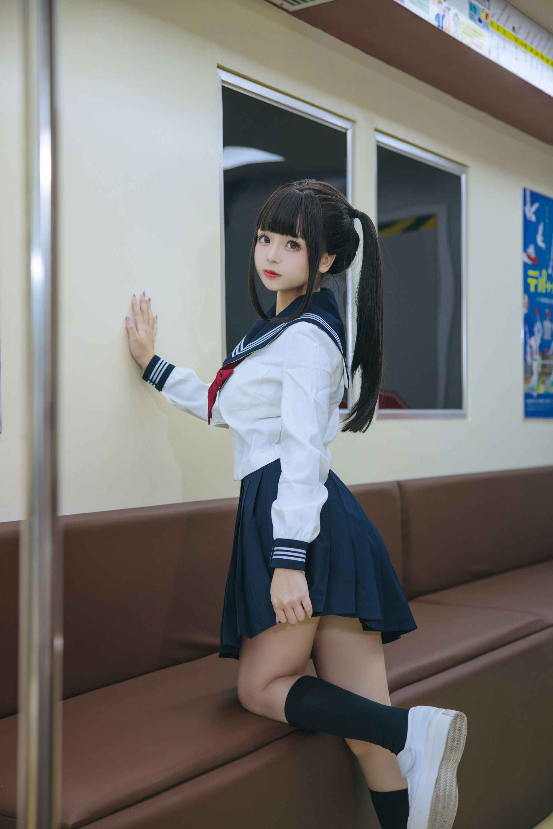Cosplay日奈娇 - 列车JK
