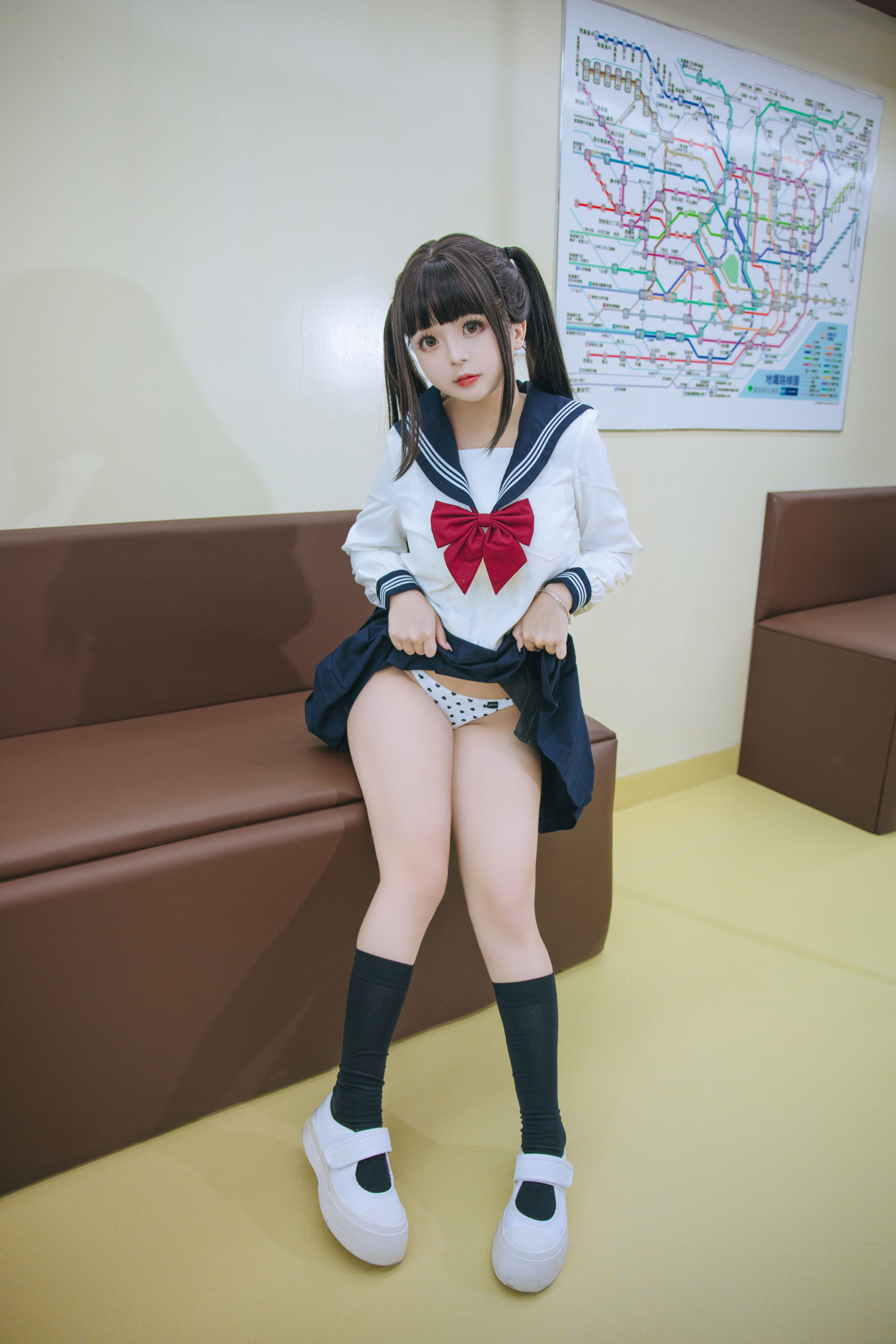 Cosplay日奈娇 - 列车JK