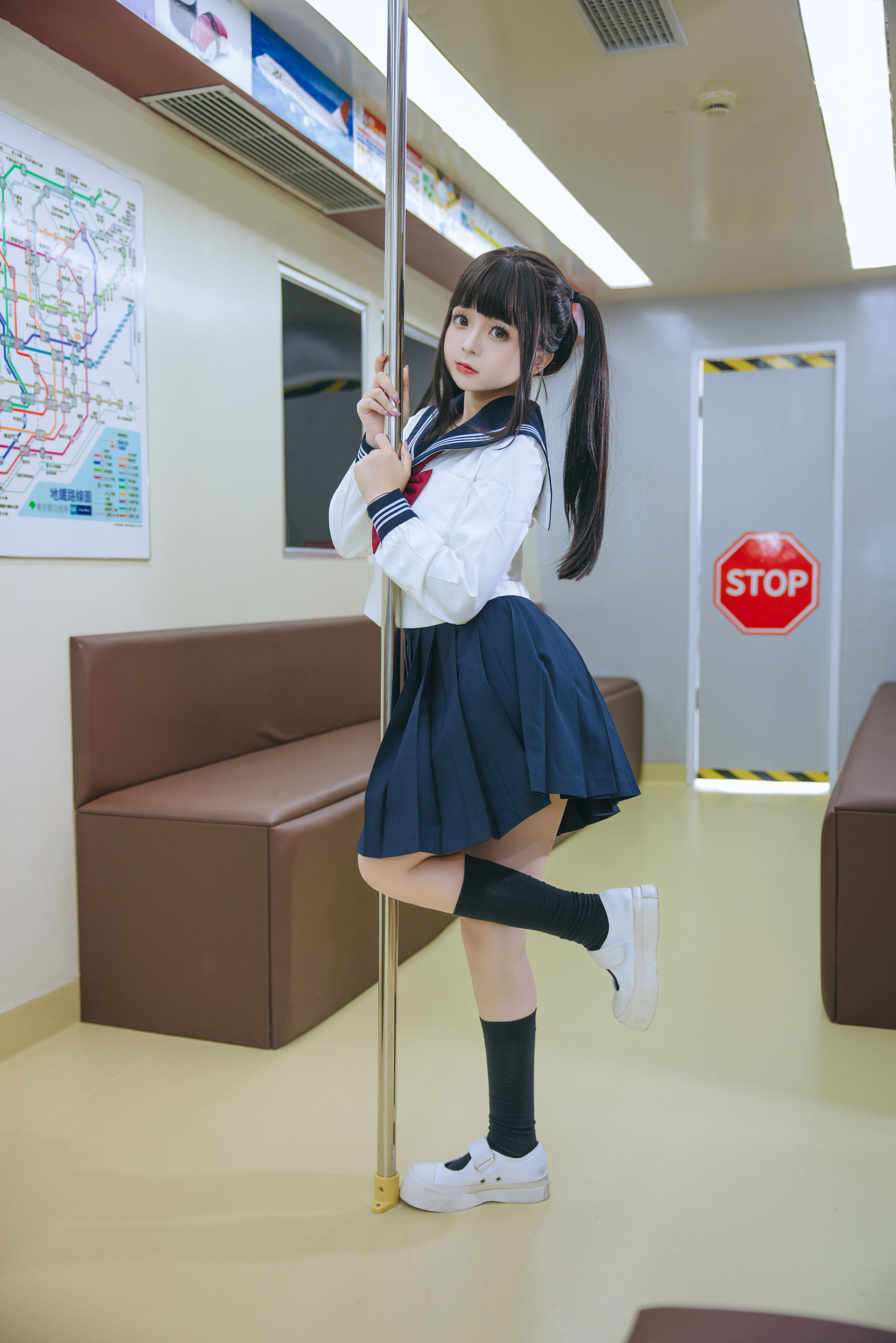 Cosplay日奈娇 - 列车JK