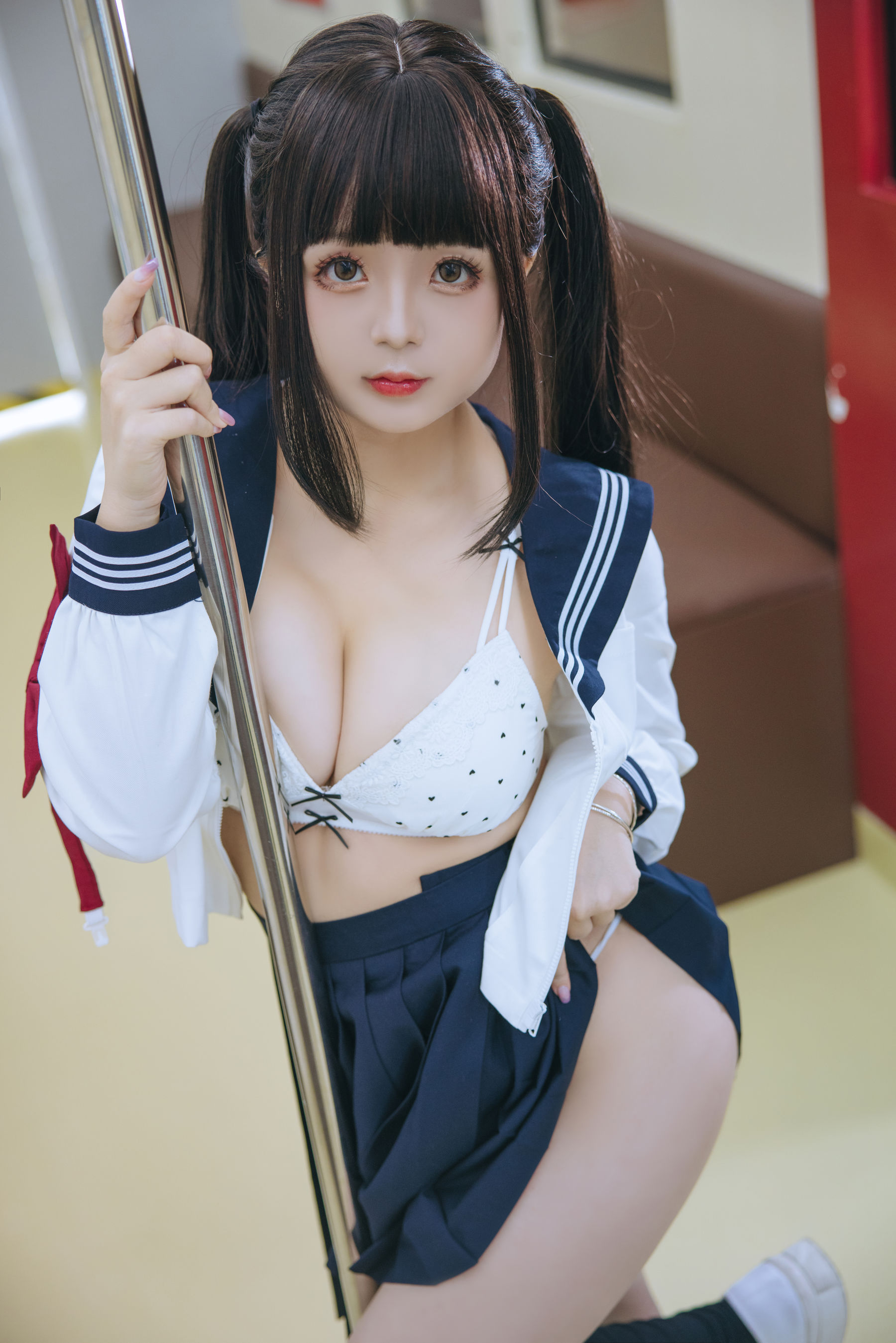 Cosplay日奈娇 - 列车JK
