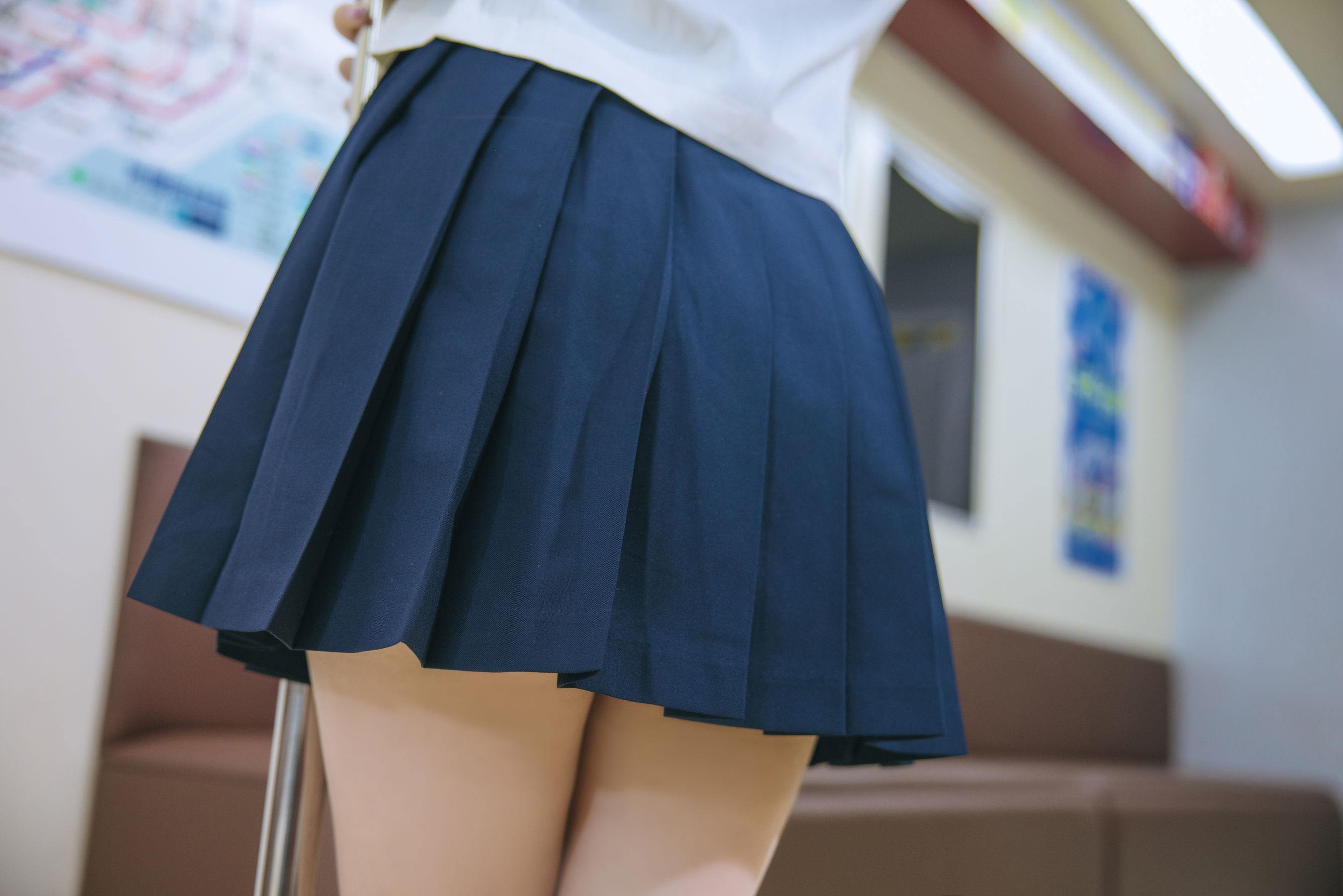 Cosplay日奈娇 - 列车JK