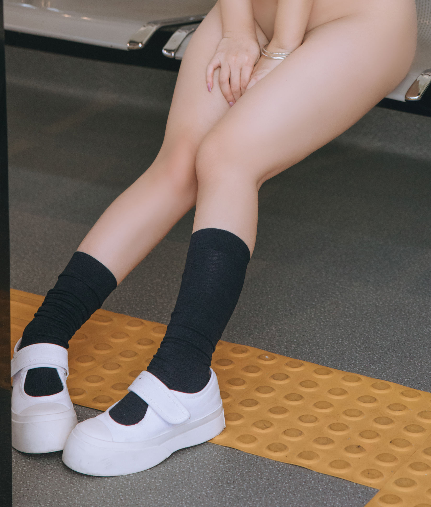 Cosplay日奈娇 - 列车JK