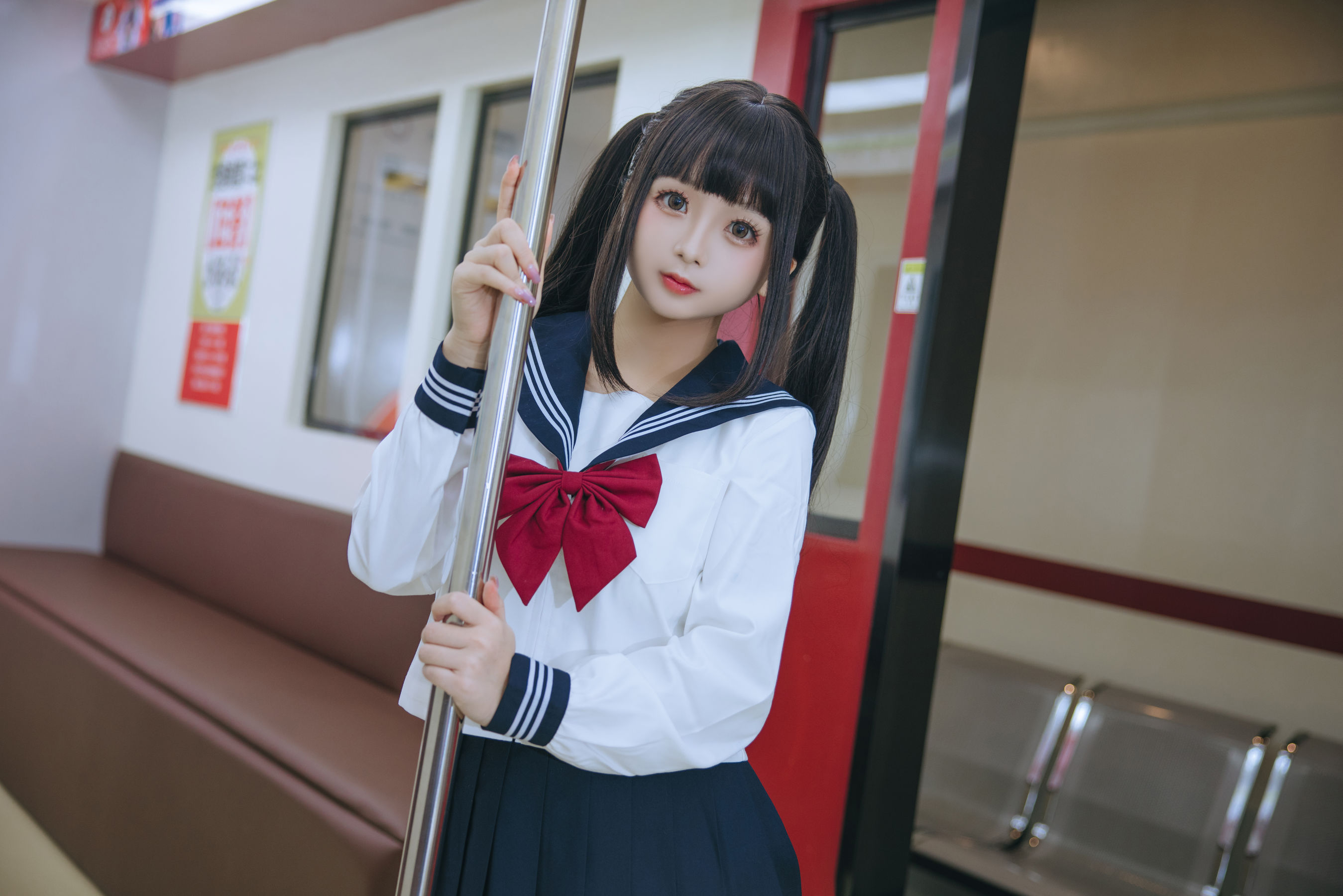 Cosplay日奈娇 - 列车JK