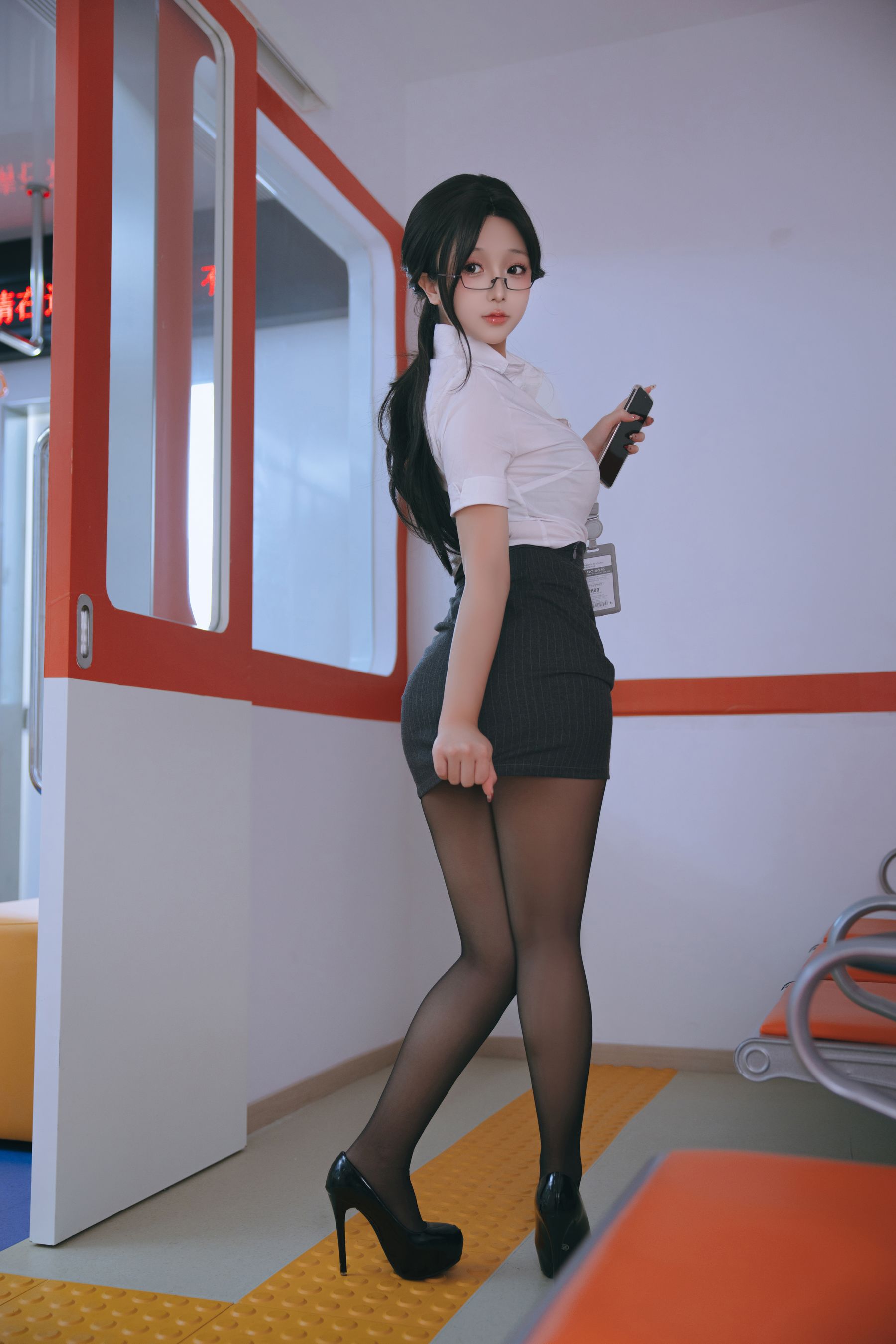 Cosplay日奈娇 - 地铁OL