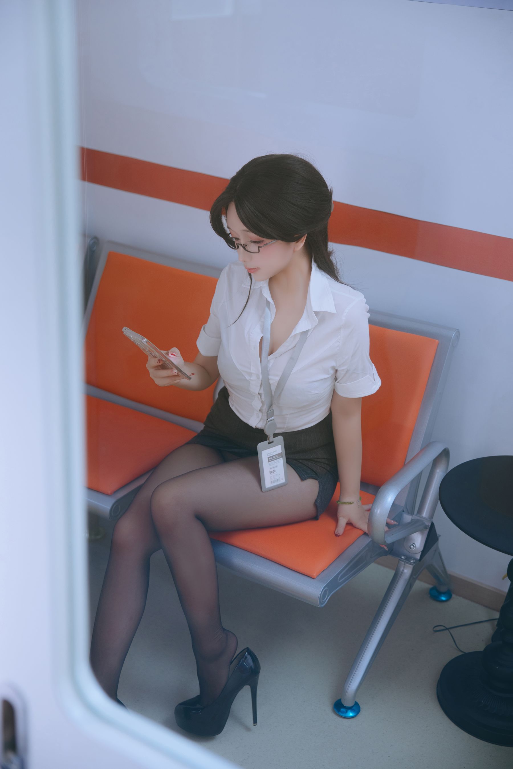Cosplay日奈娇 - 地铁OL