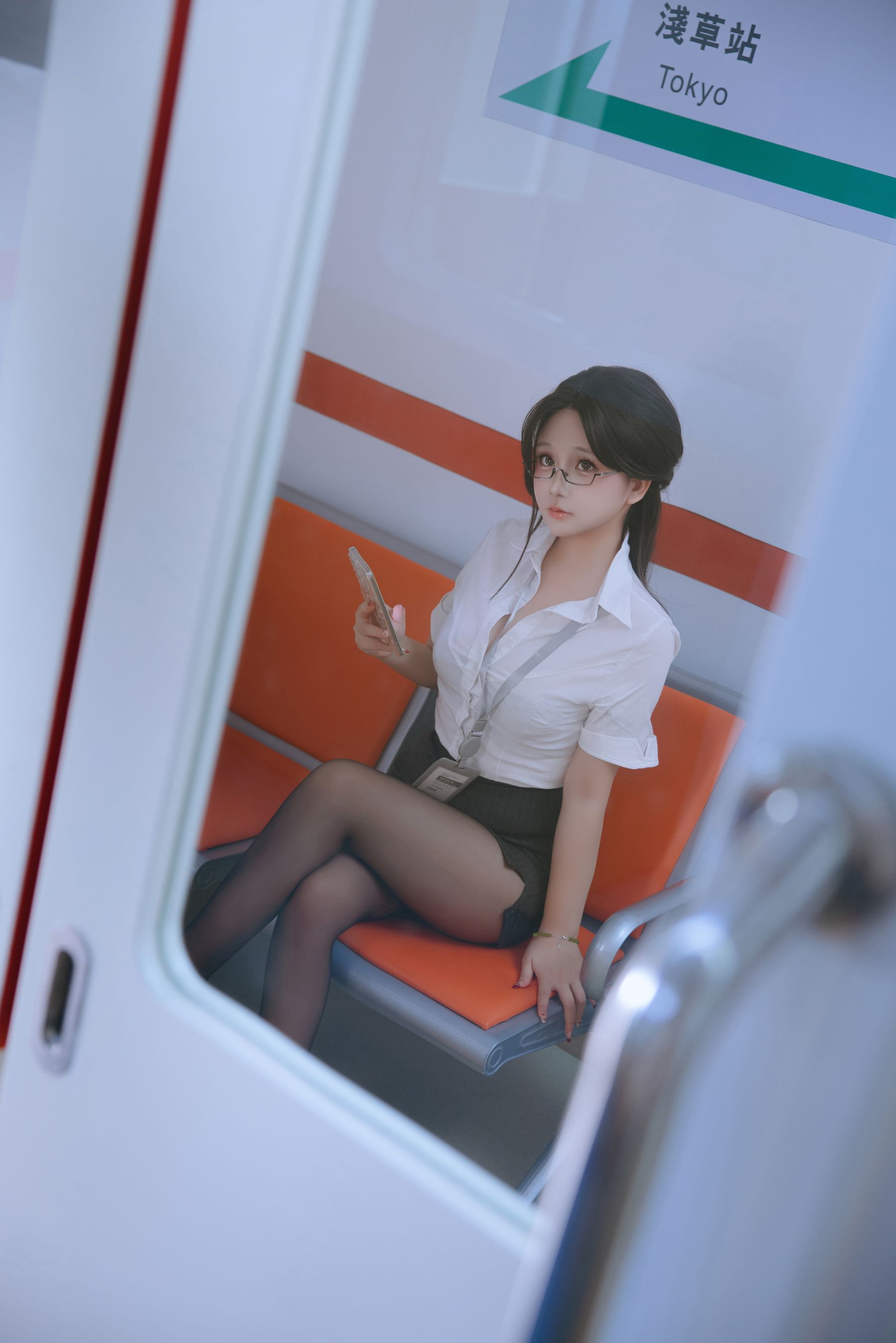 Cosplay日奈娇 - 地铁OL