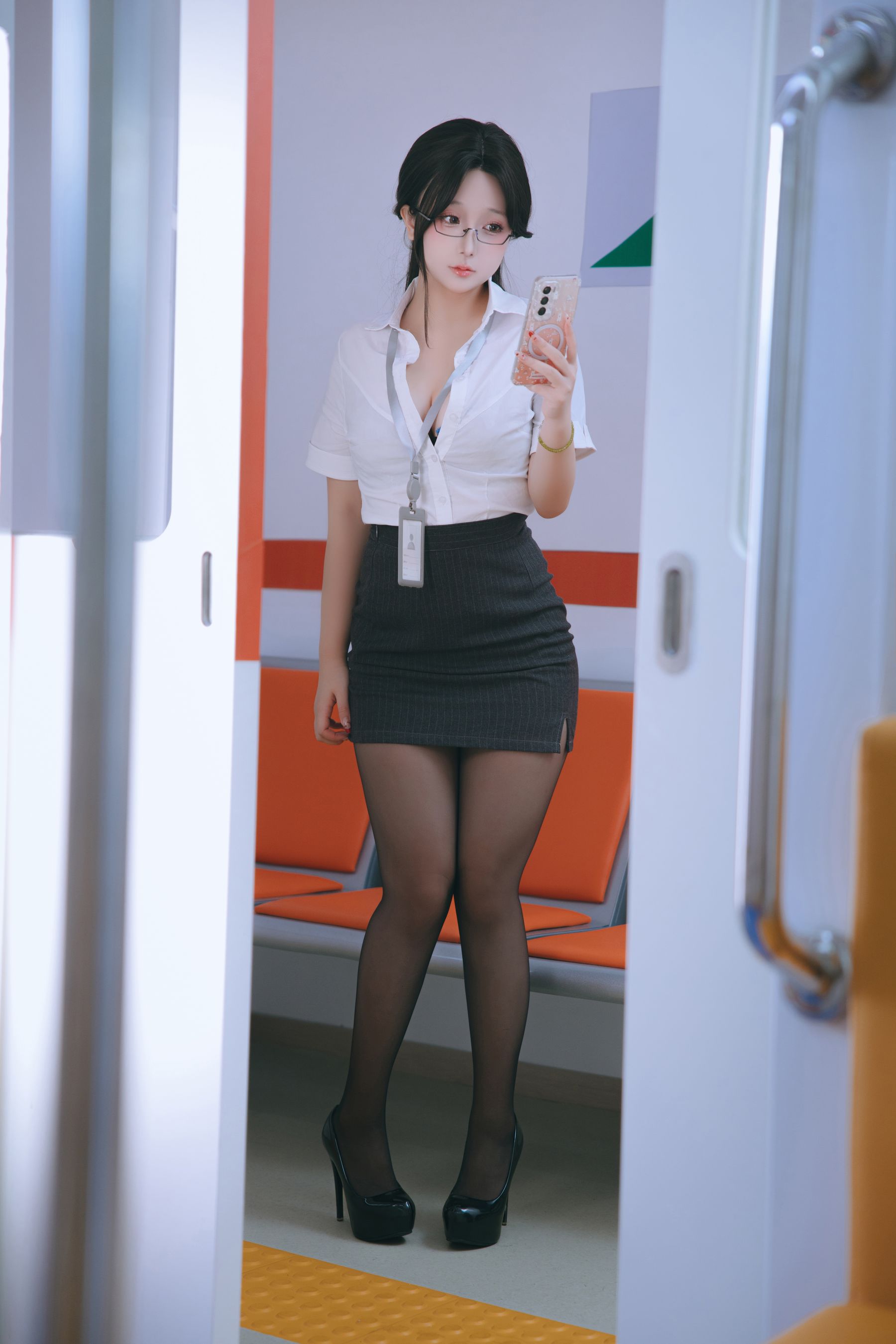 Cosplay日奈娇 - 地铁OL