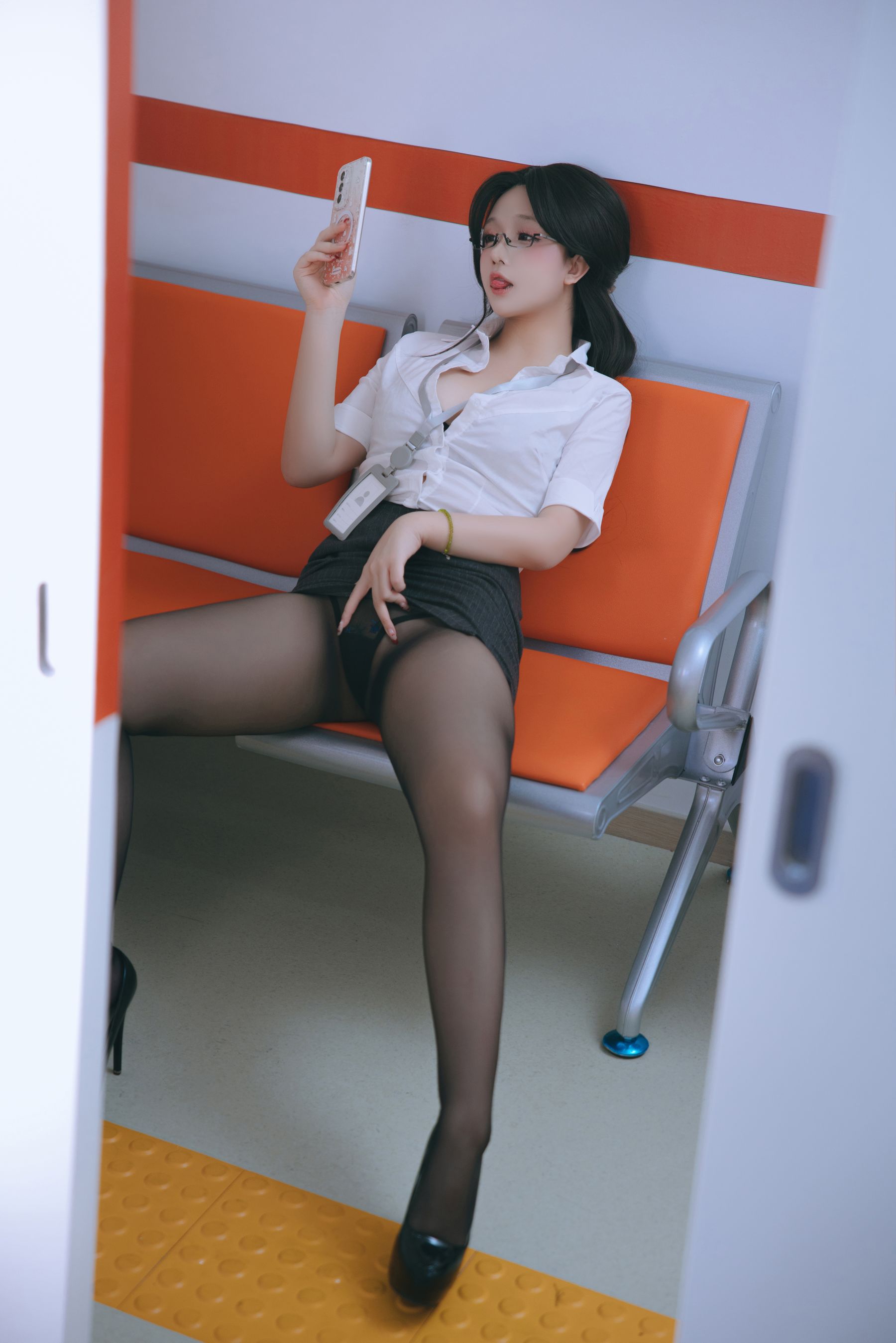 Cosplay日奈娇 - 地铁OL