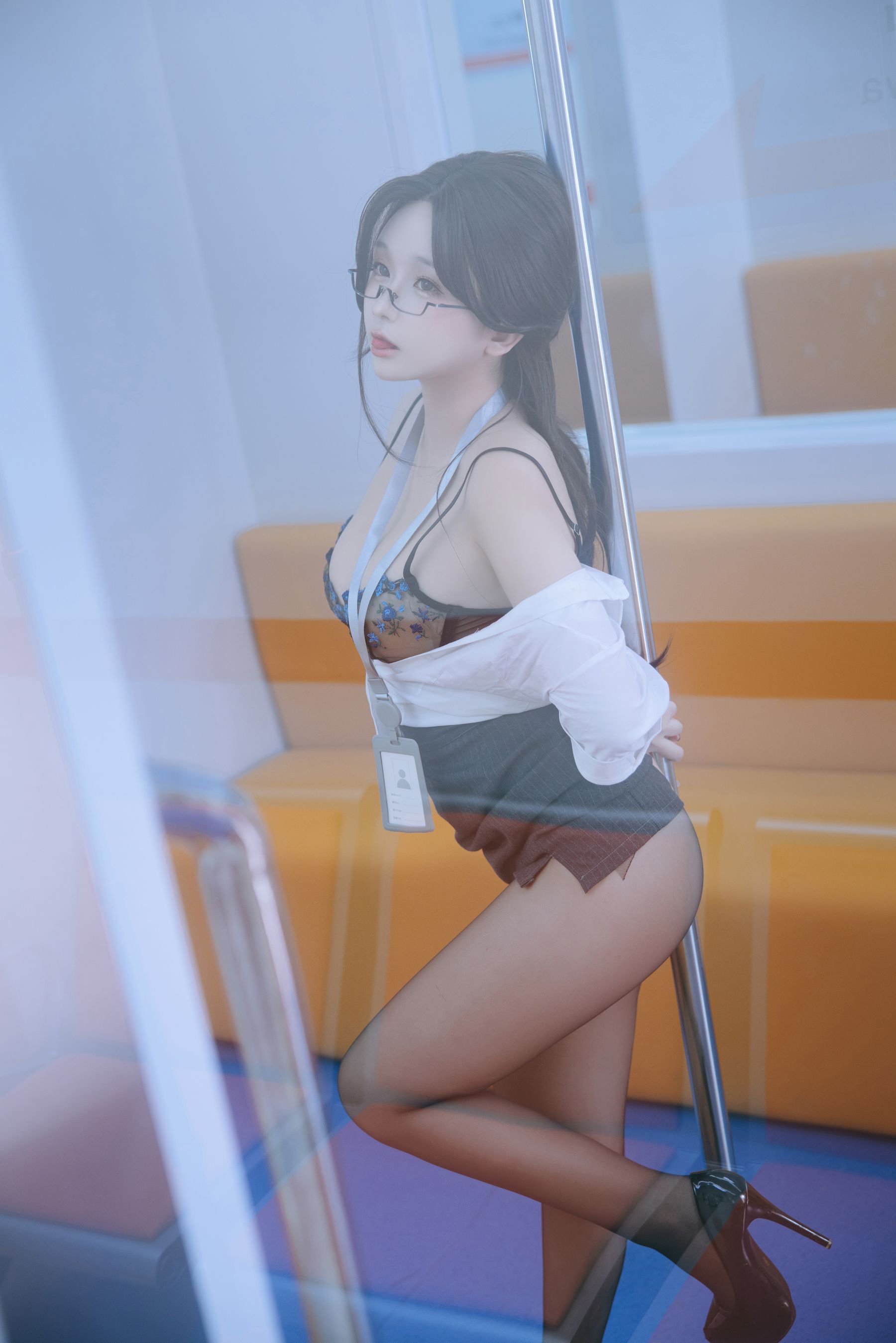 Cosplay日奈娇 - 地铁OL