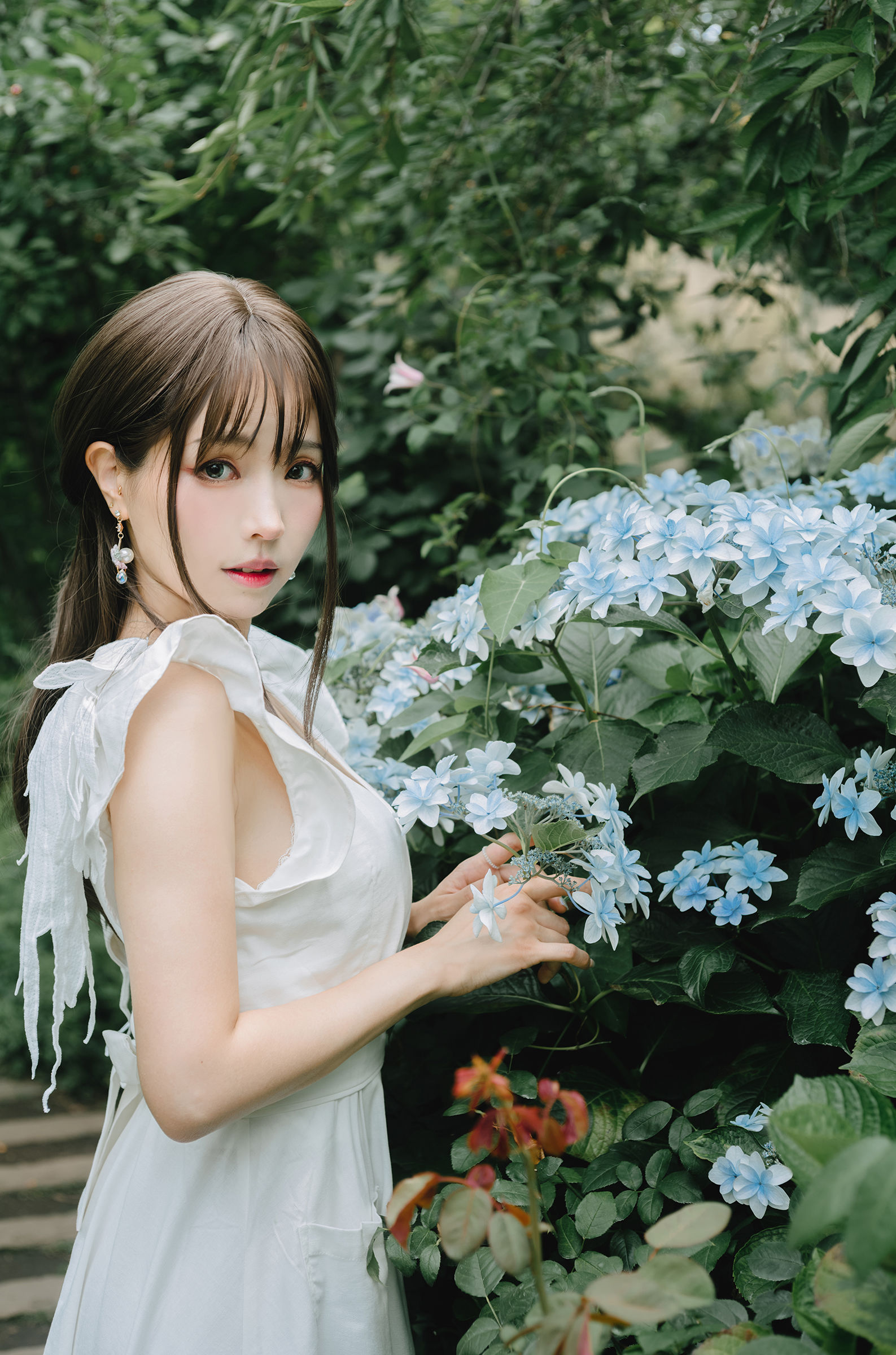 Ely_eee(ElyEE子) - Rainy Season 雨季繡球花