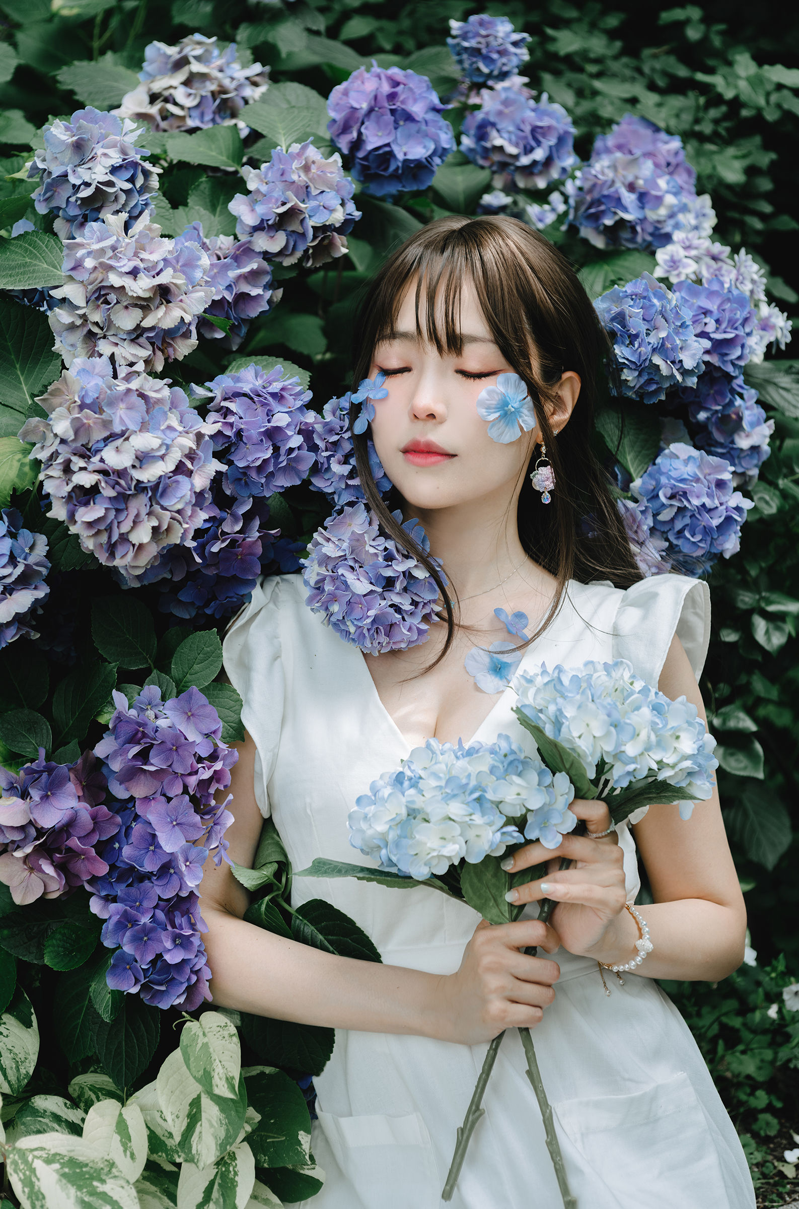 Ely_eee(ElyEE子) - Rainy Season 雨季繡球花
