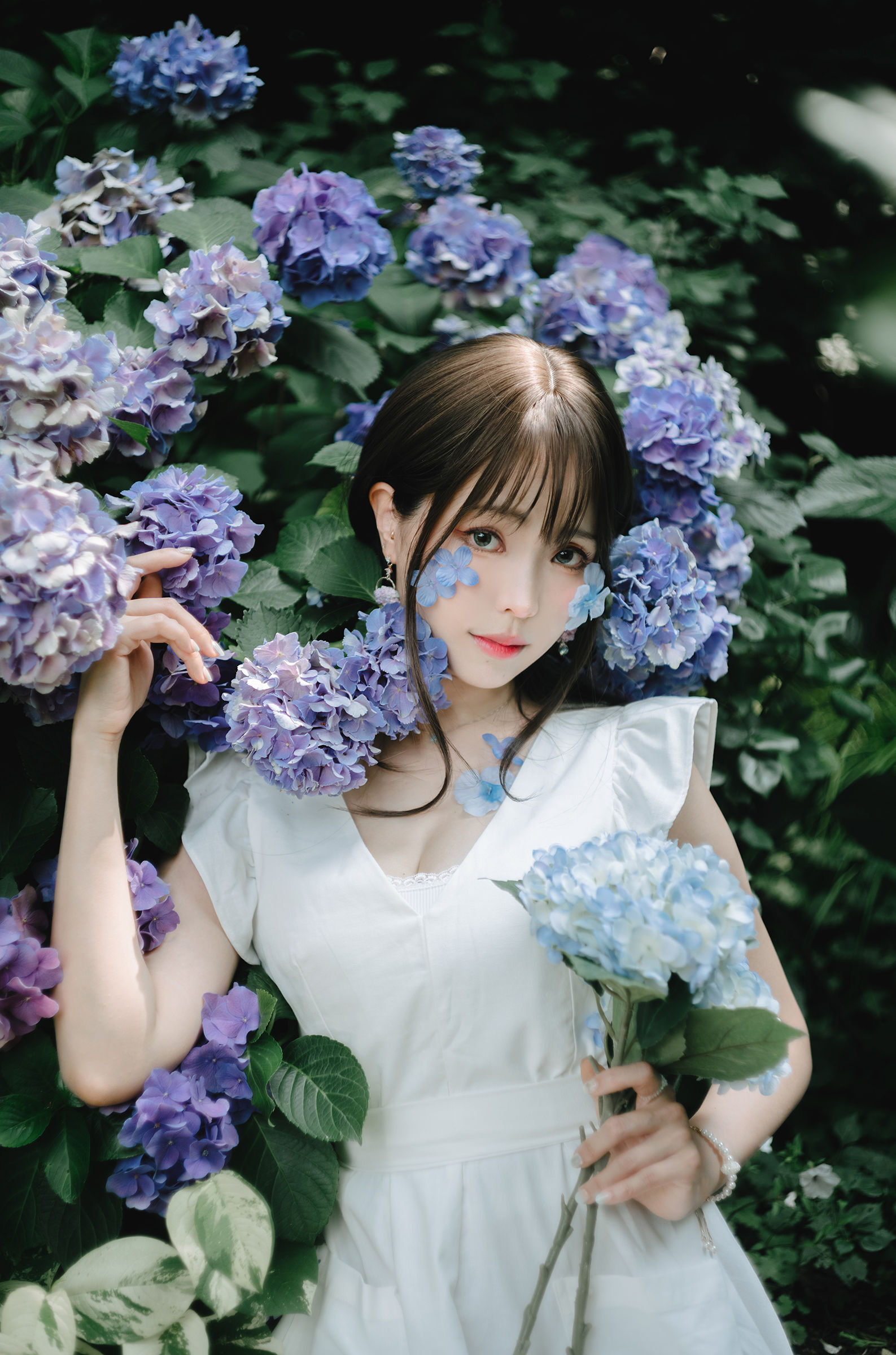 Ely_eee(ElyEE子) - Rainy Season 雨季繡球花