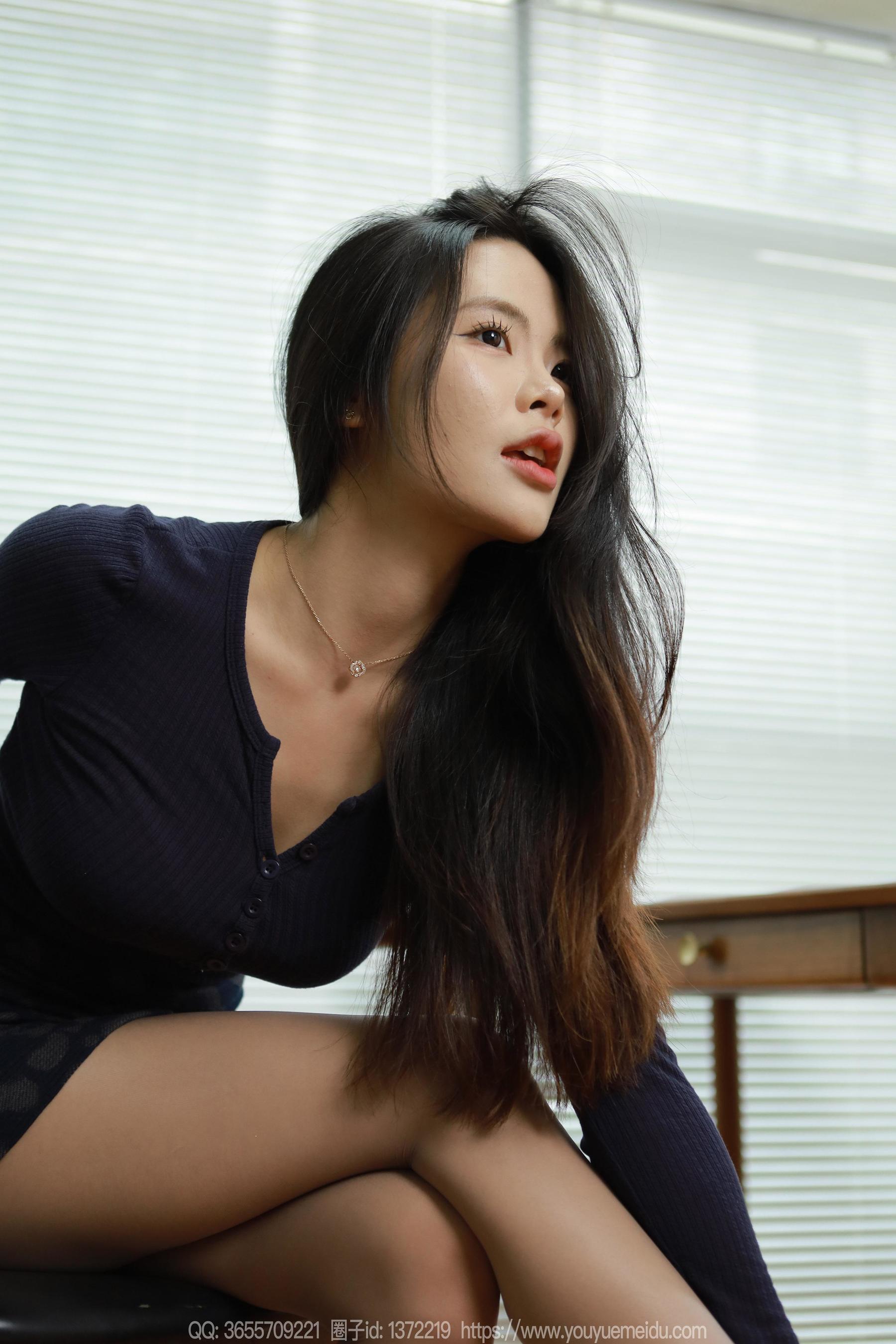 IESS异思趣向 - 模特： 兔兔 《花纹短裙（上）》