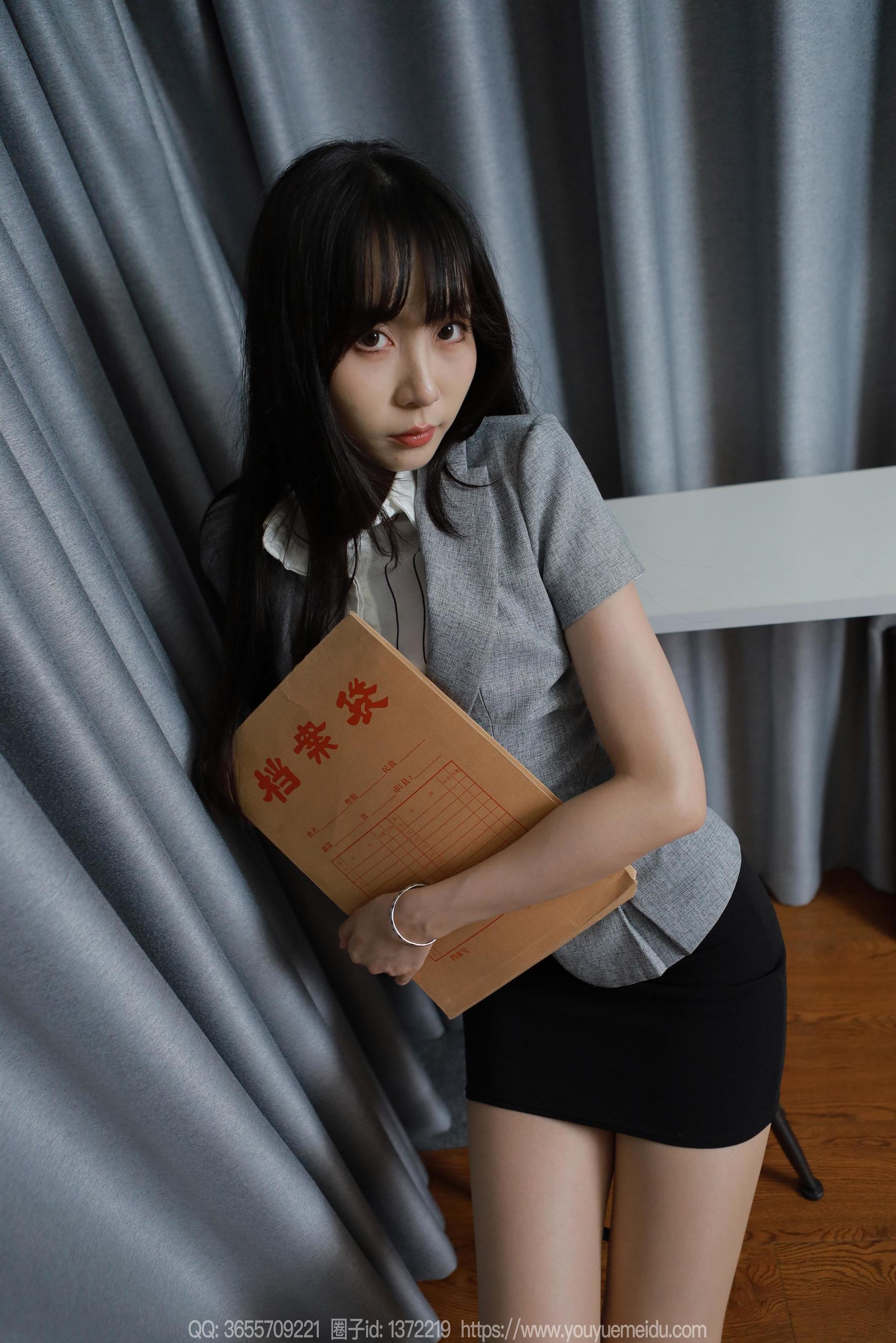 IESS异思趣向 - 模特： 团团 《长腿档案员》（上）