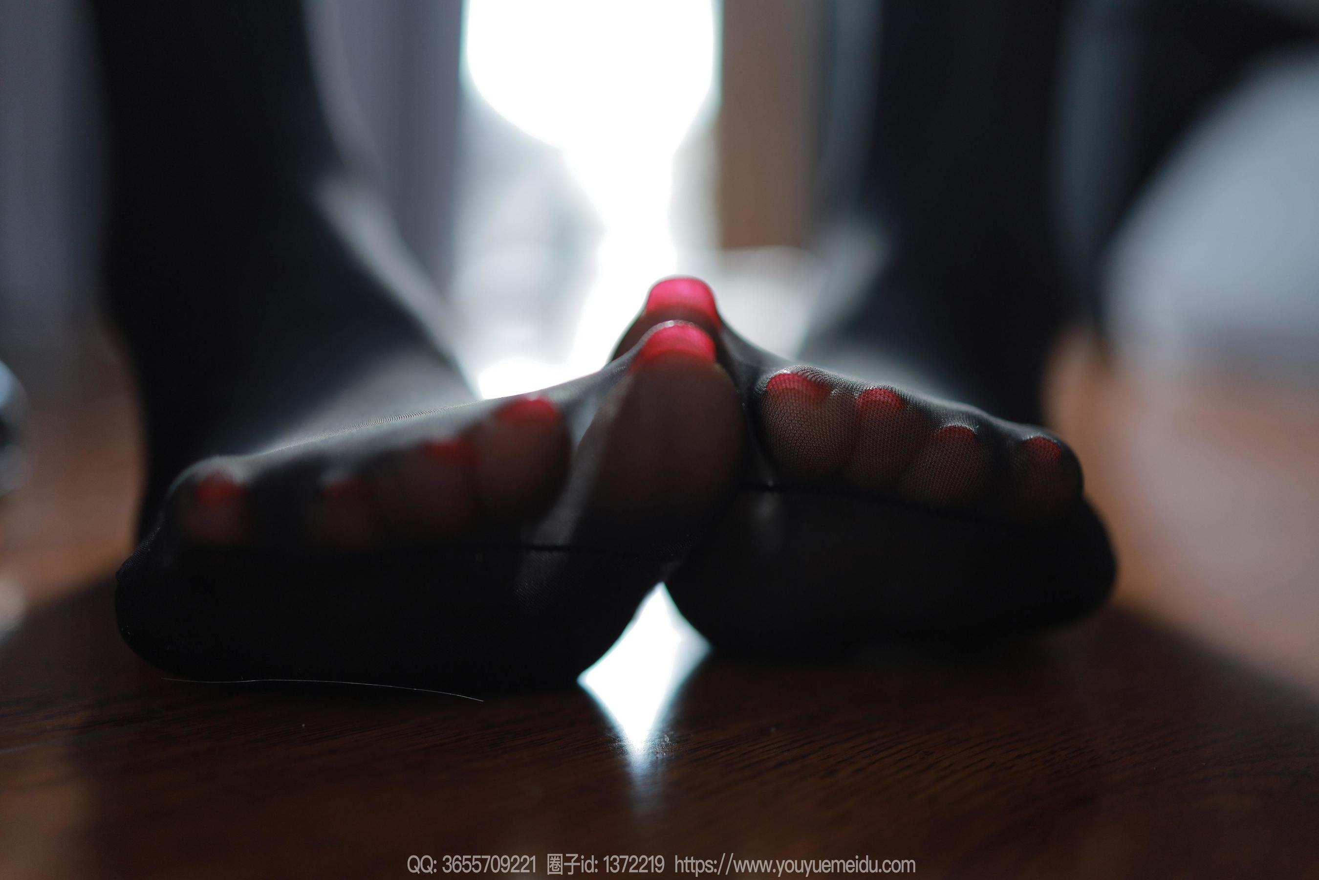 IESS异思趣向 - 模特： 娇娇 《油亮黑丝》