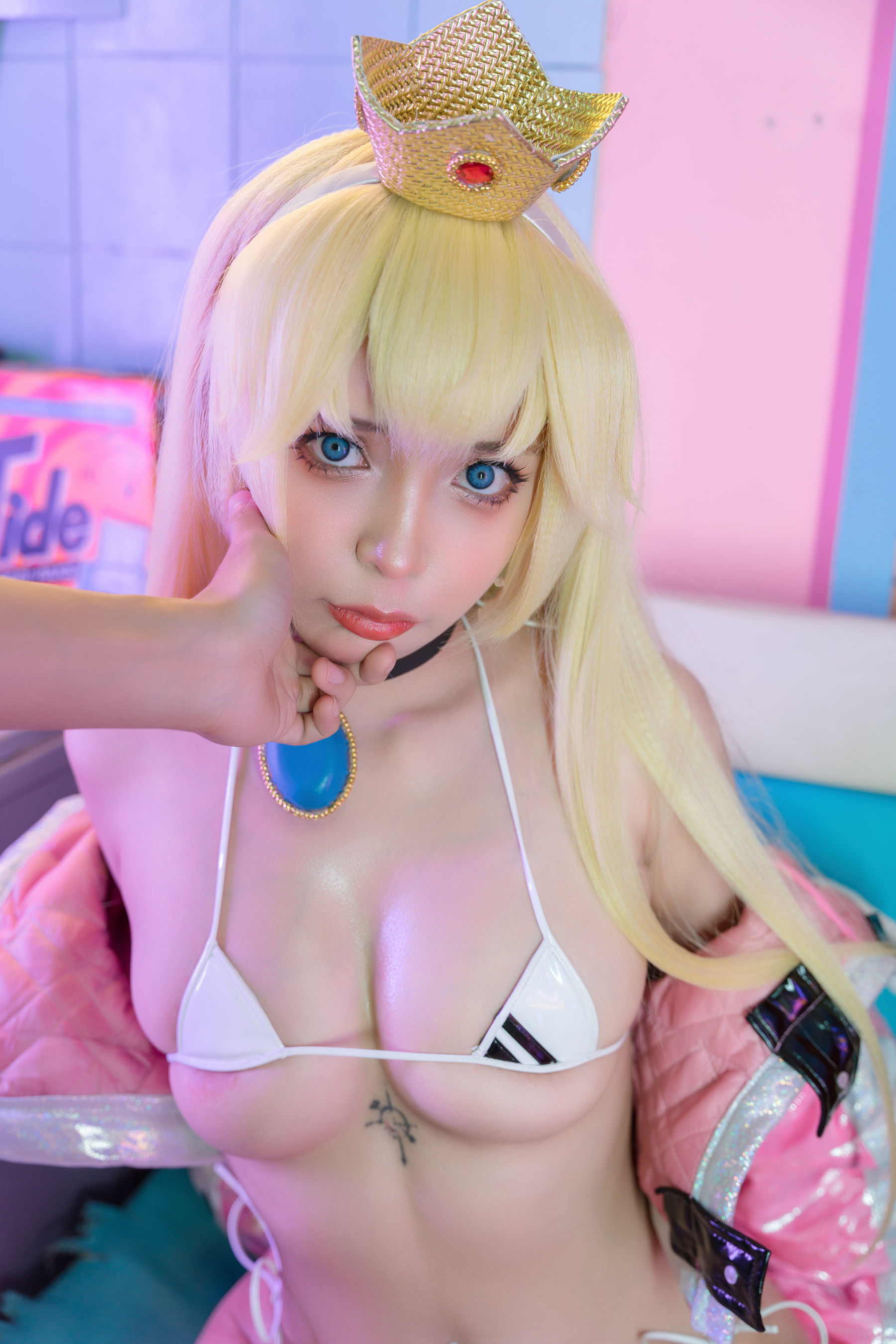 Umeko J - Princess Peach (Super Mario)