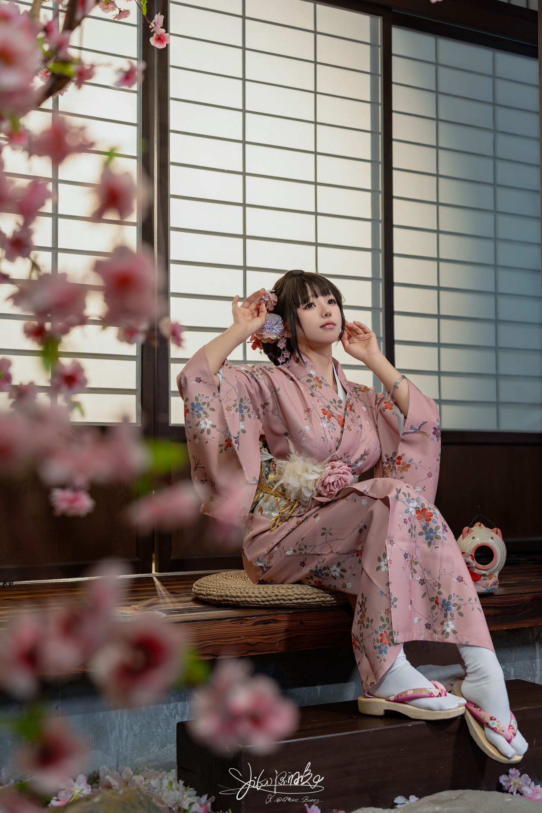 咬一口兔娘 - 温泉の女将
