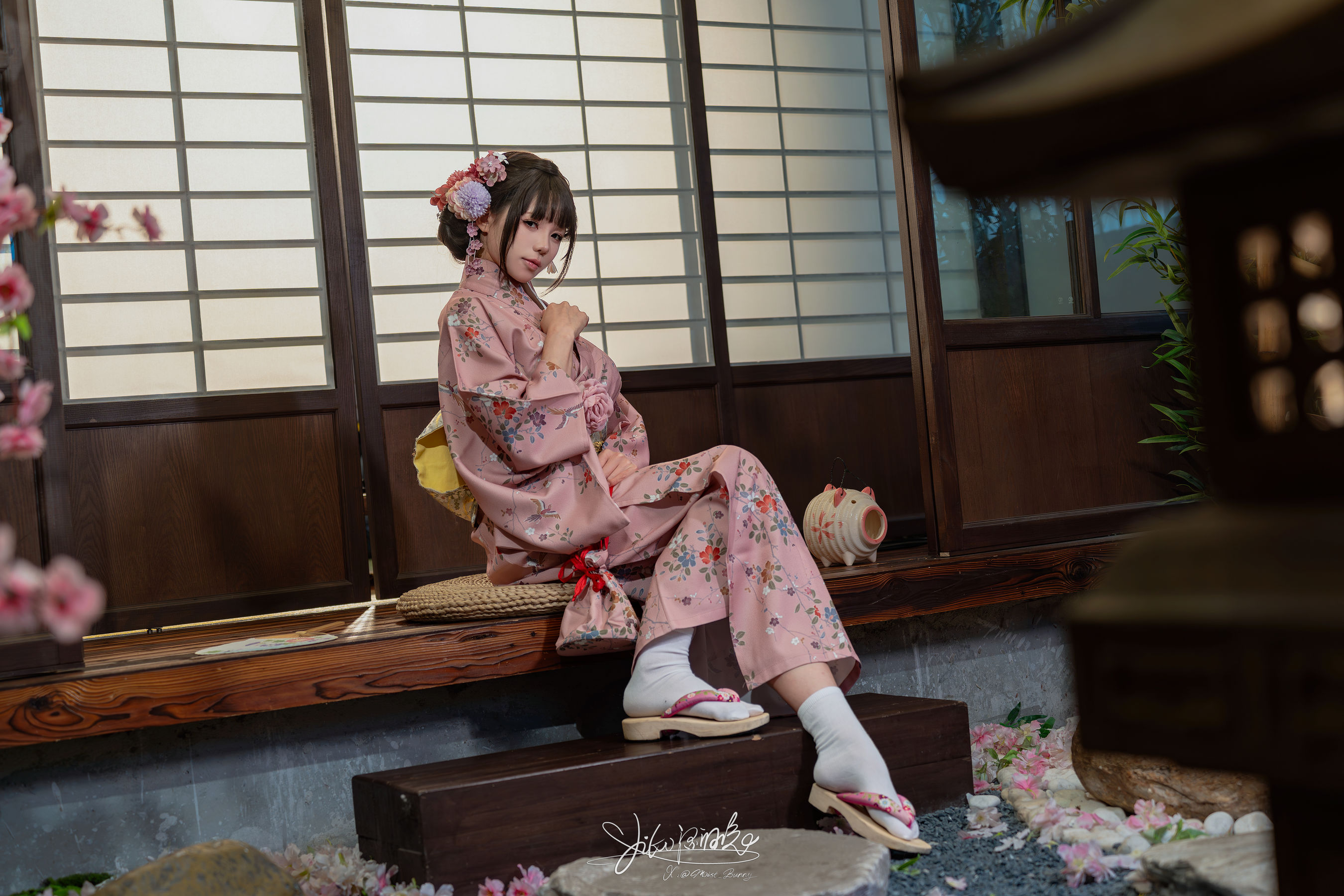 咬一口兔娘 - 温泉の女将