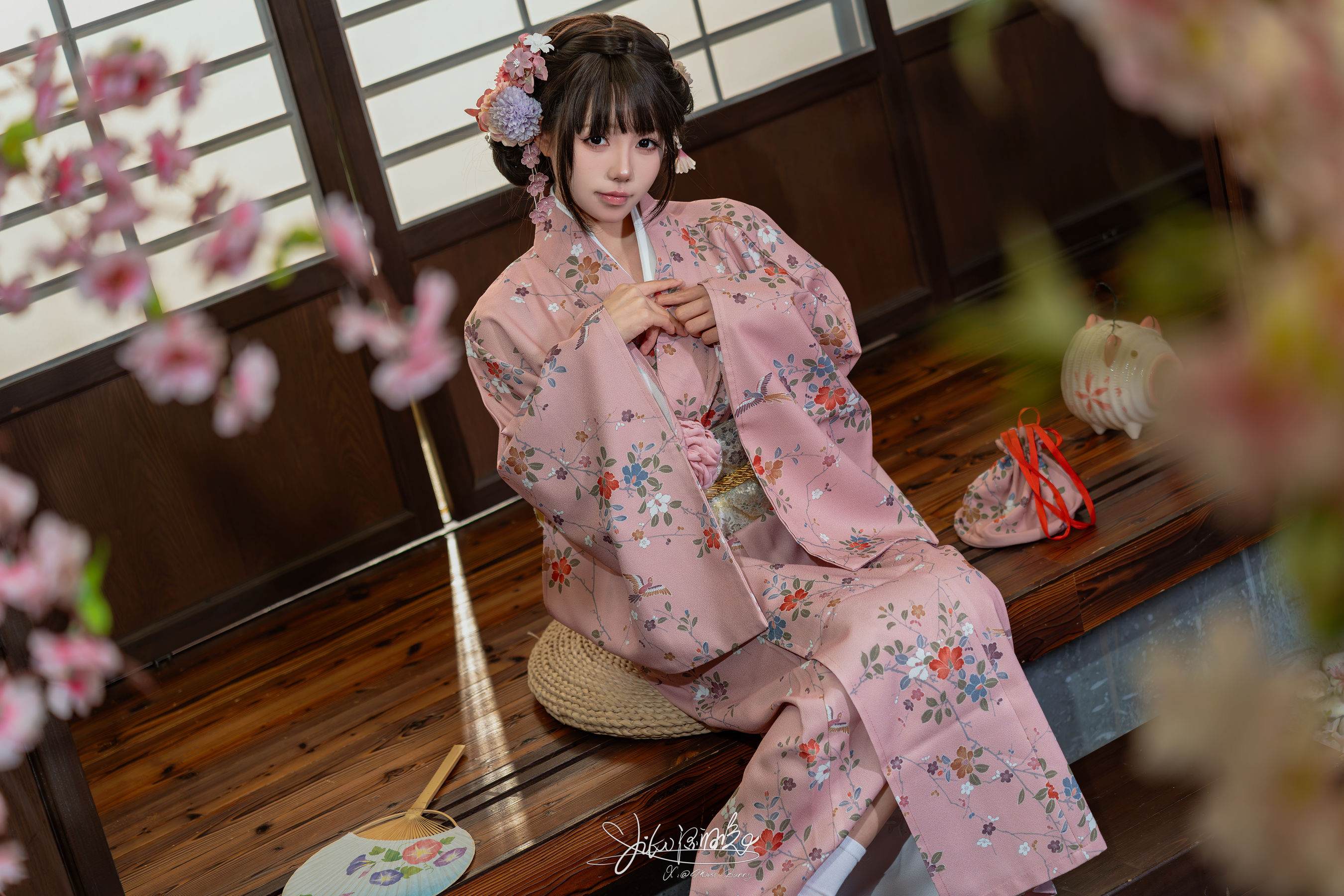 咬一口兔娘 - 温泉の女将