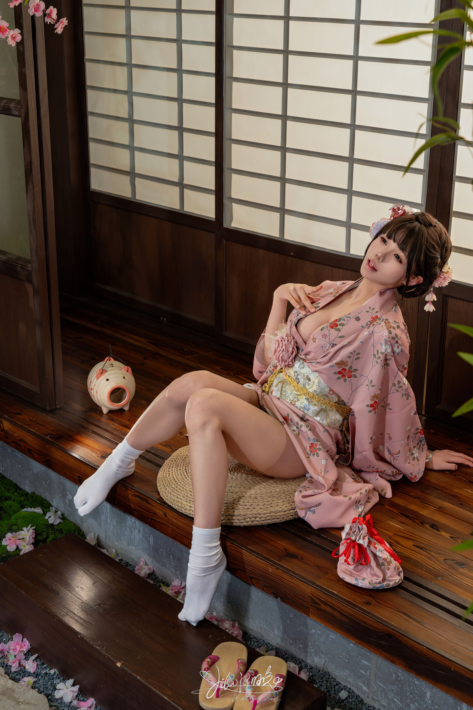 咬一口兔娘 - 温泉の女将